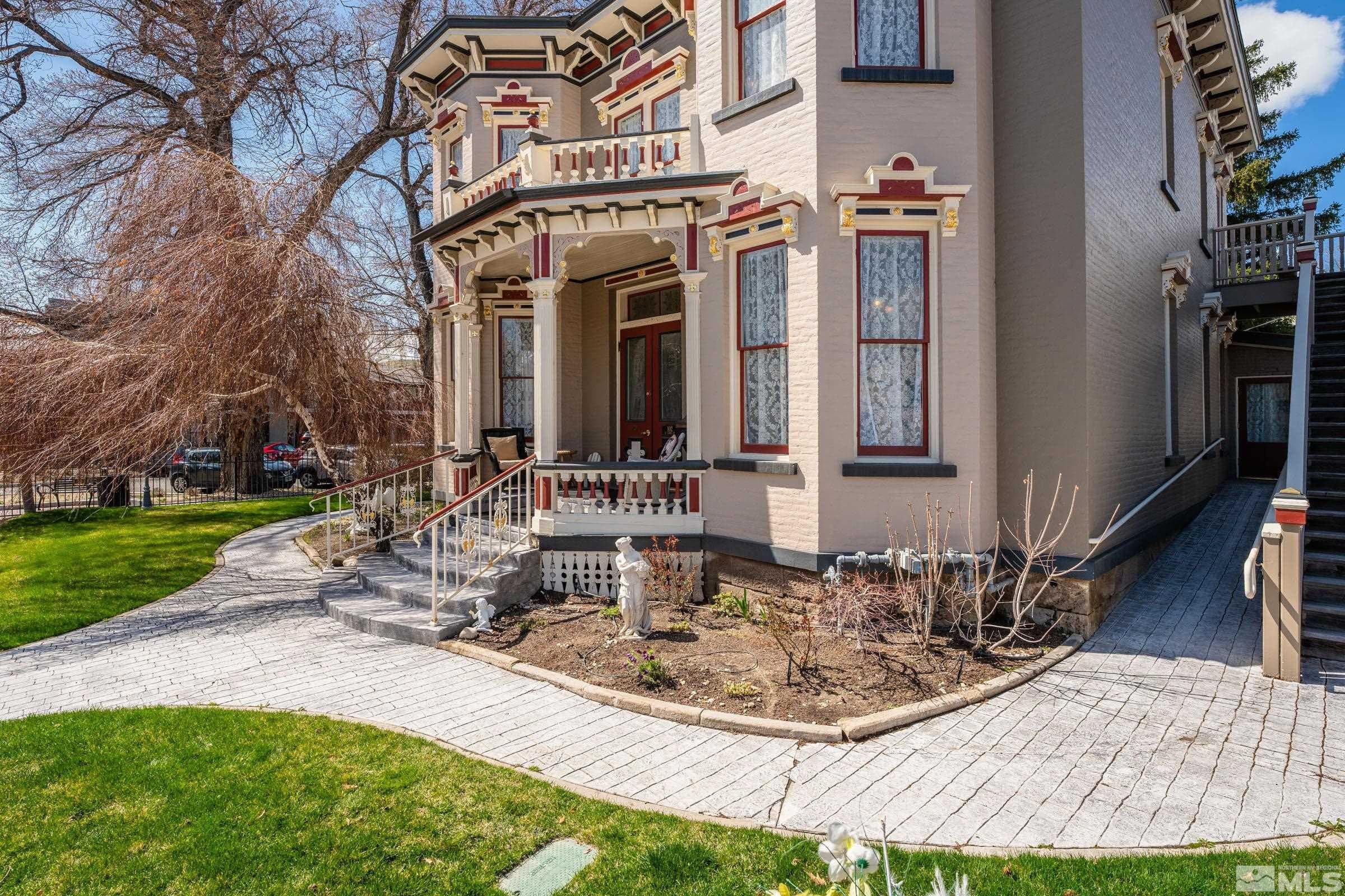 102 N CURRY ST - Photo 2