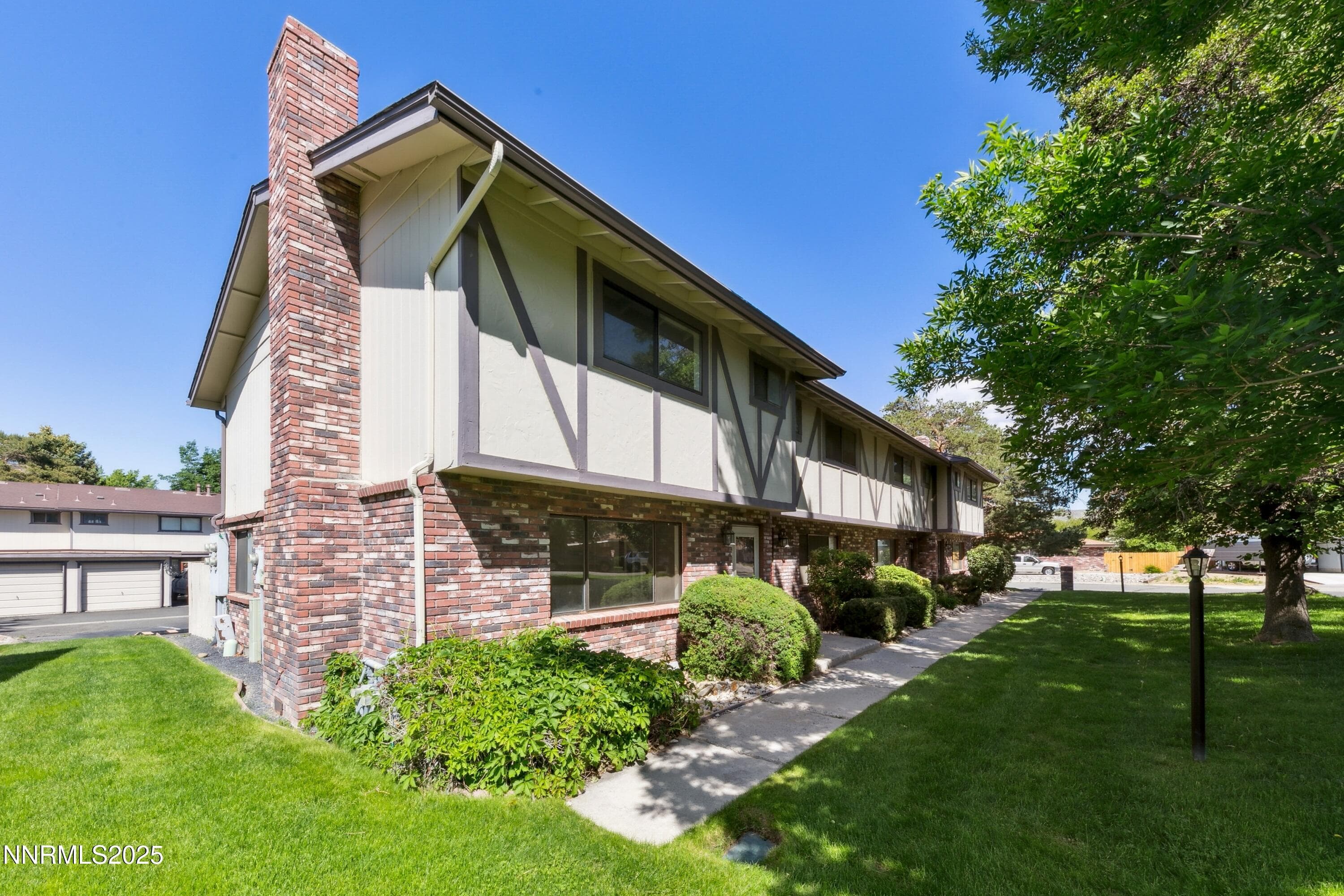 718 Travis Dr D — photo 2