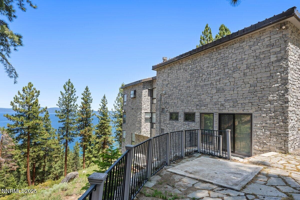 275 Chukkar Dr — photo 2