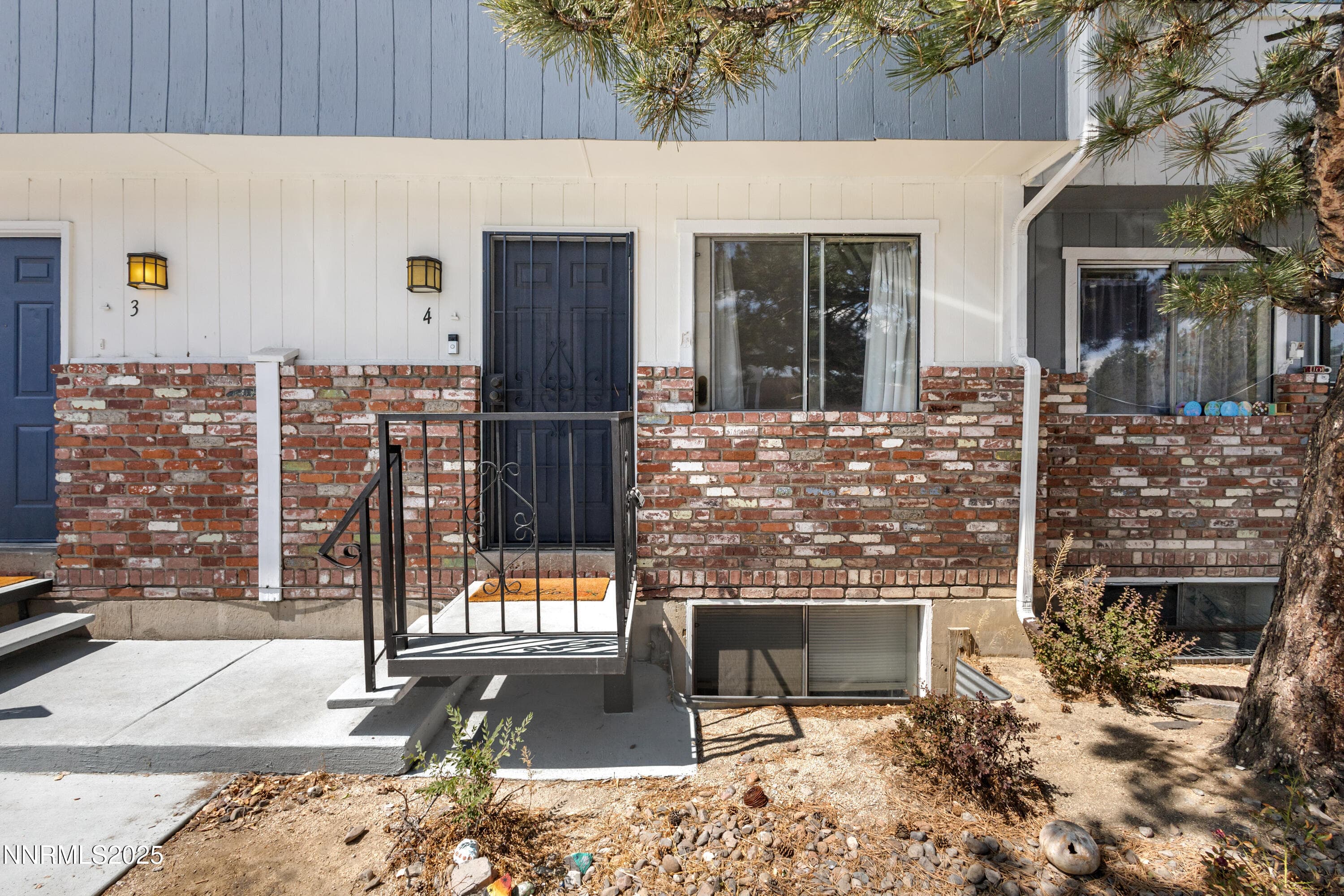 1414 E 9th St Unit 4 — photo 1