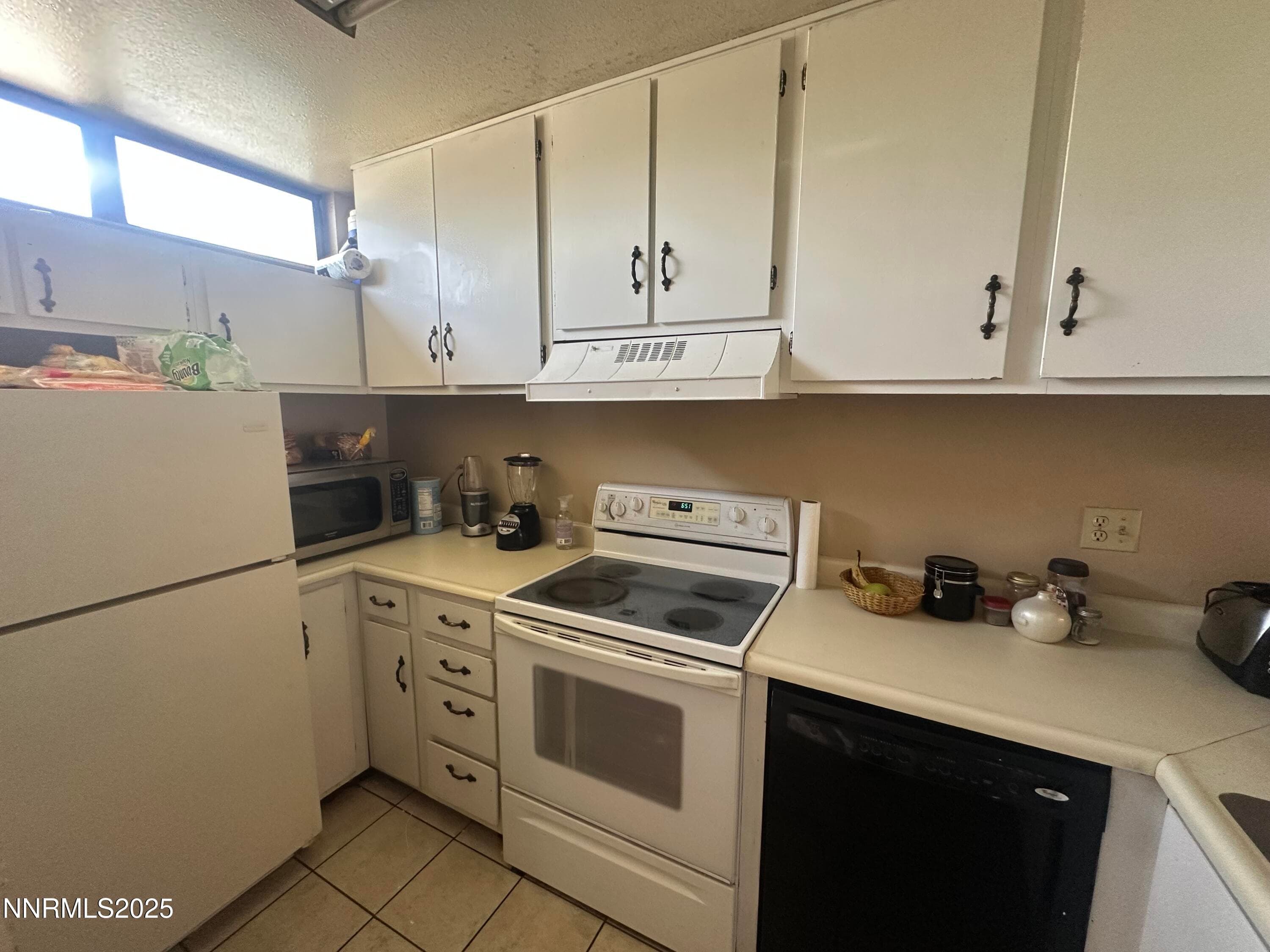 863 Nutmeg Pl 12 — photo 2