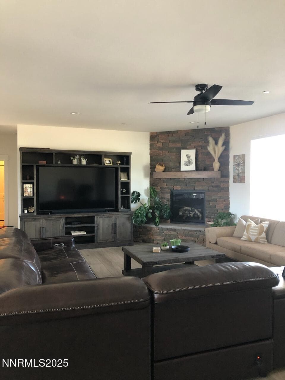 660 MUSTANG LN - Photo 4
