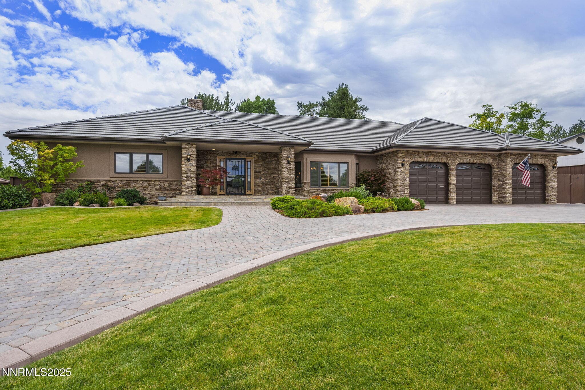 2270 Applewood Ct — photo 2