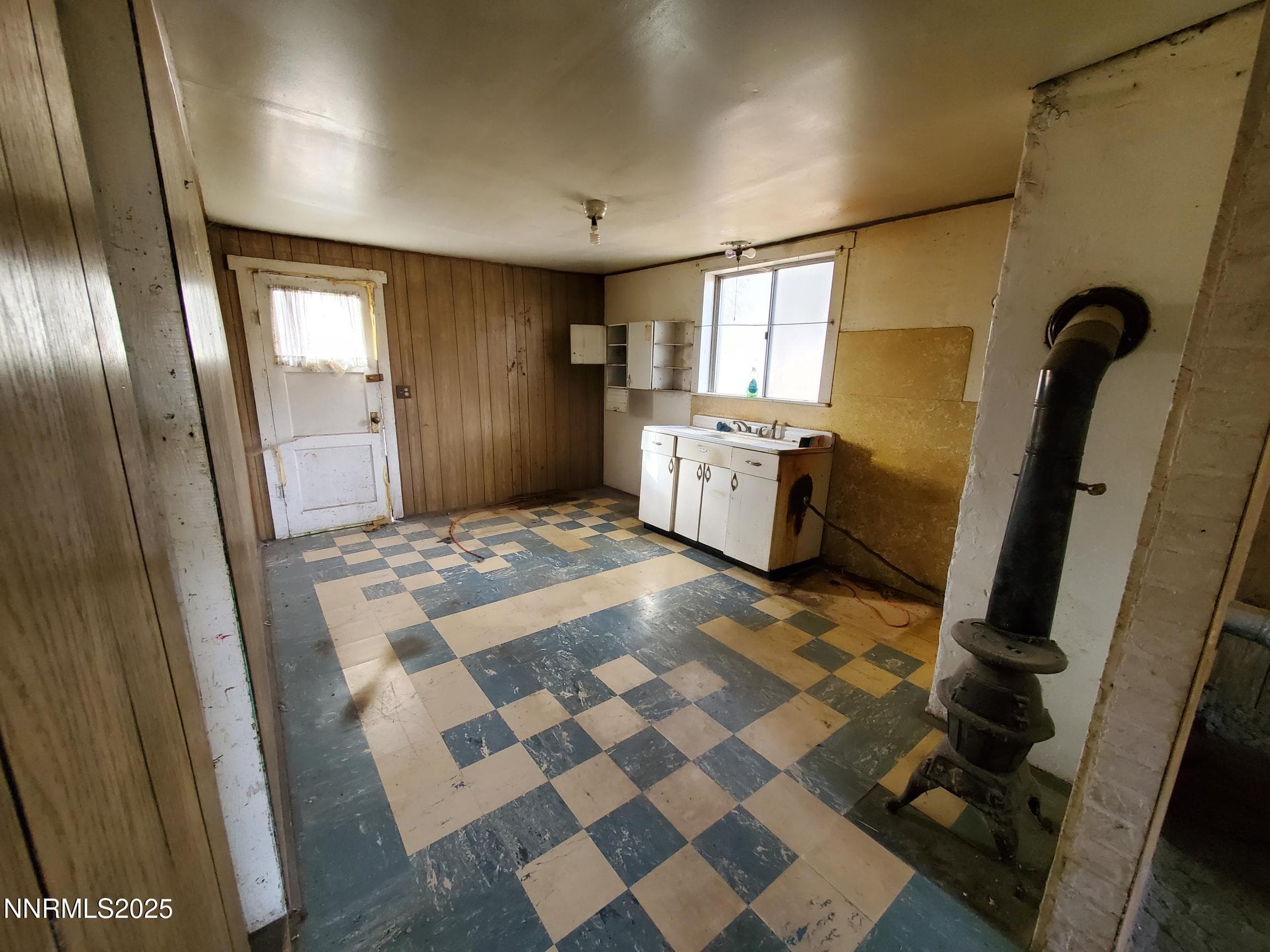 1625 E SECOND ST - Photo 3