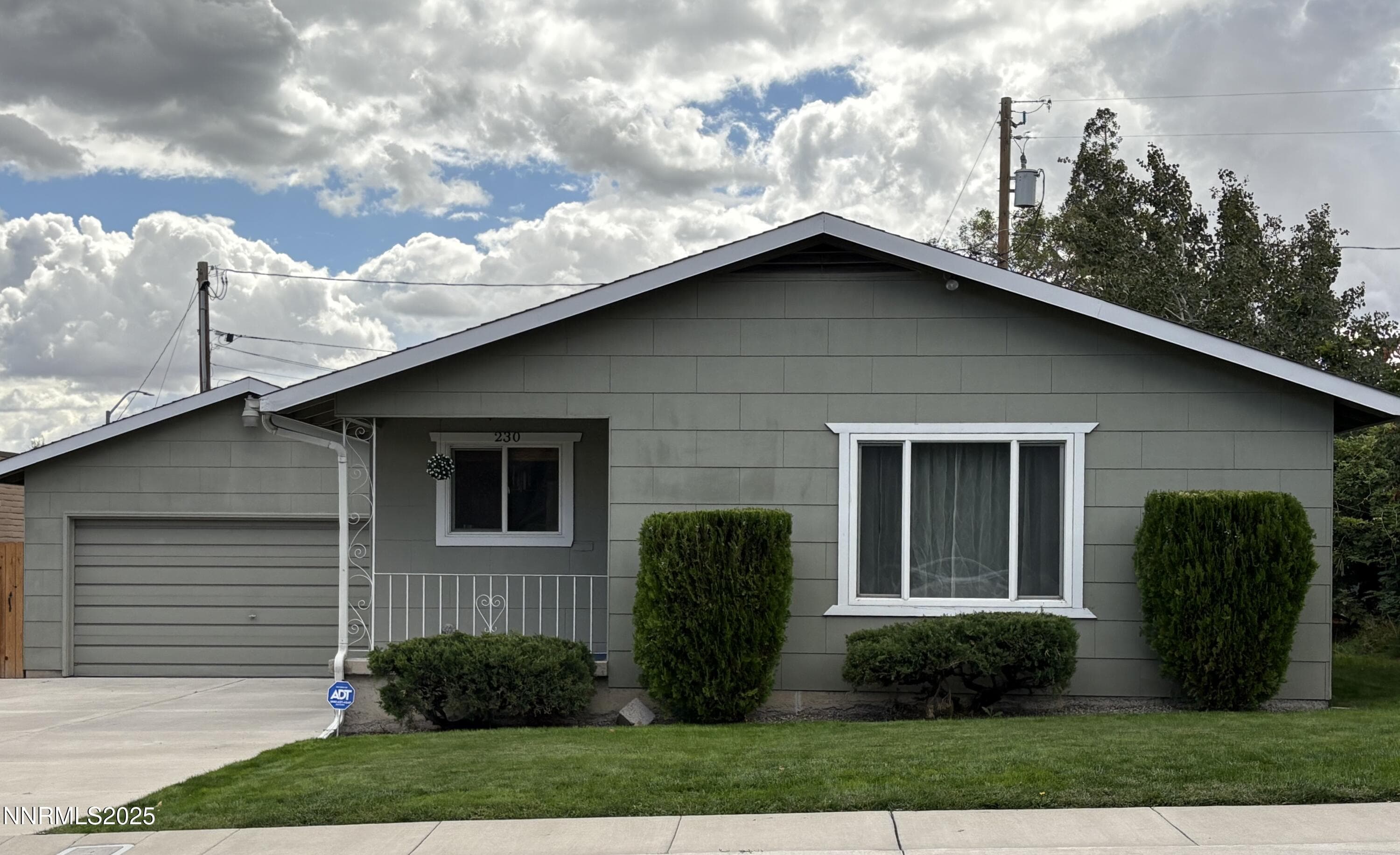 230 GLENMANOR DR - Photo 2