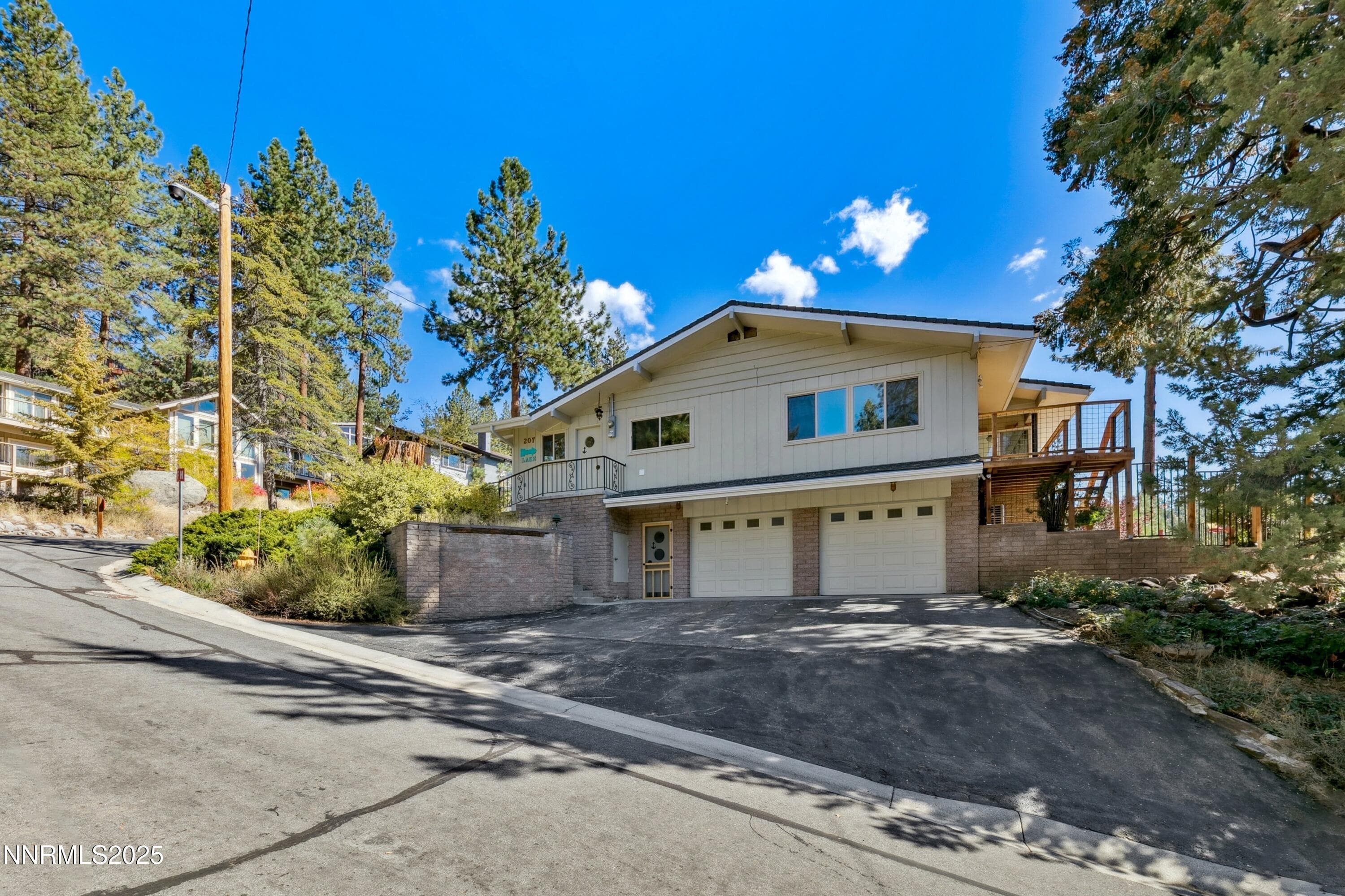 207 Cedar Ridge Dr — photo 1