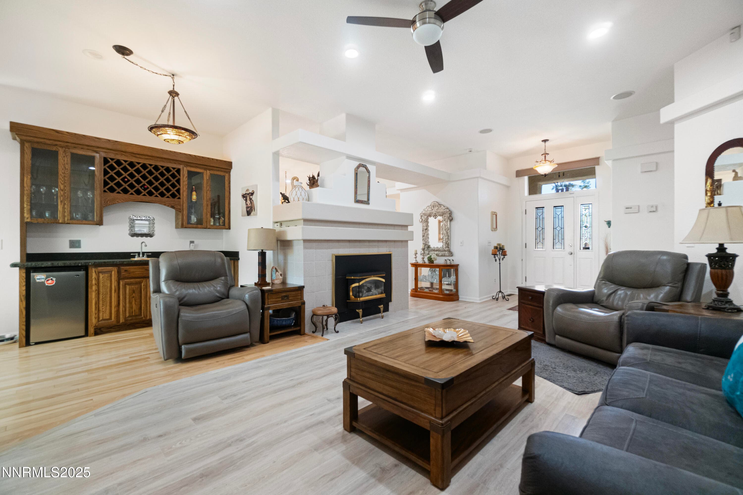 1216 PLEASANTVIEW DR - See more photos