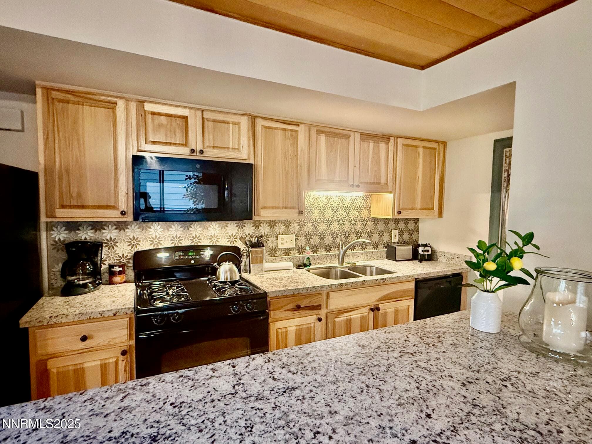 123 JUANITA DR - Photo 4