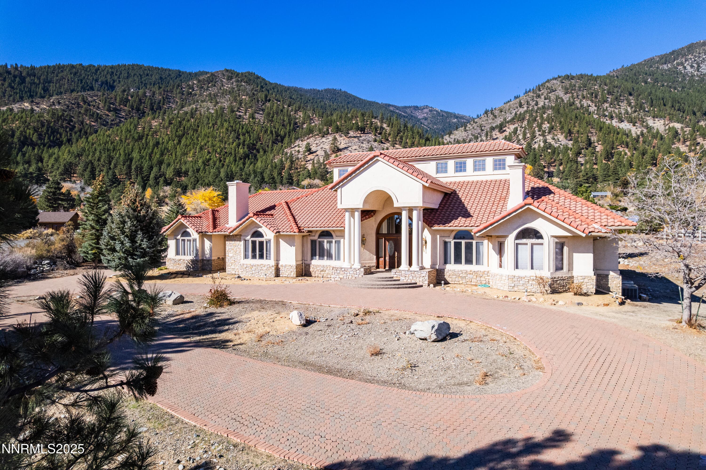 212 Trail Ct — photo 1