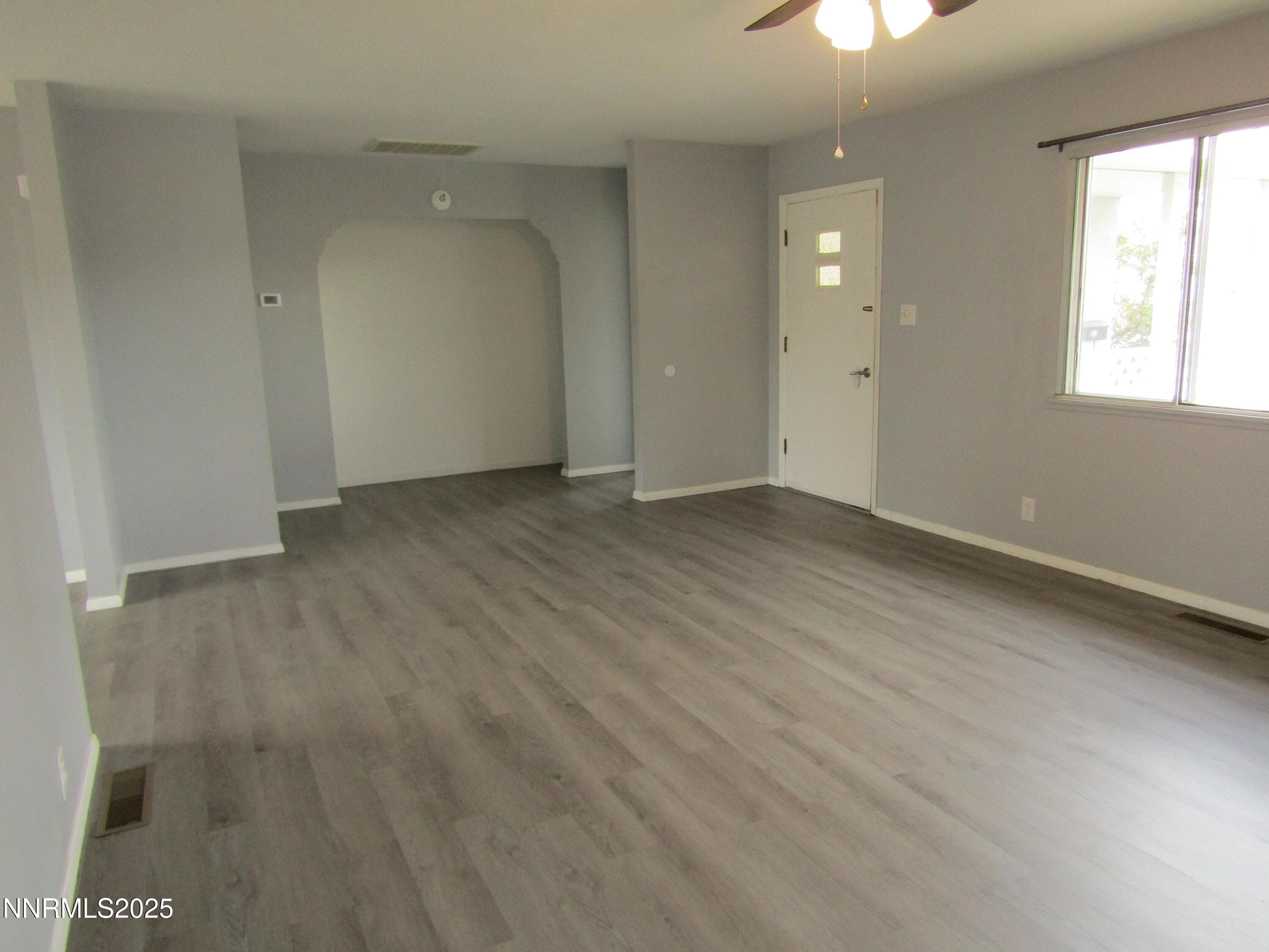 111 S WHITACRE ST - Photo 5