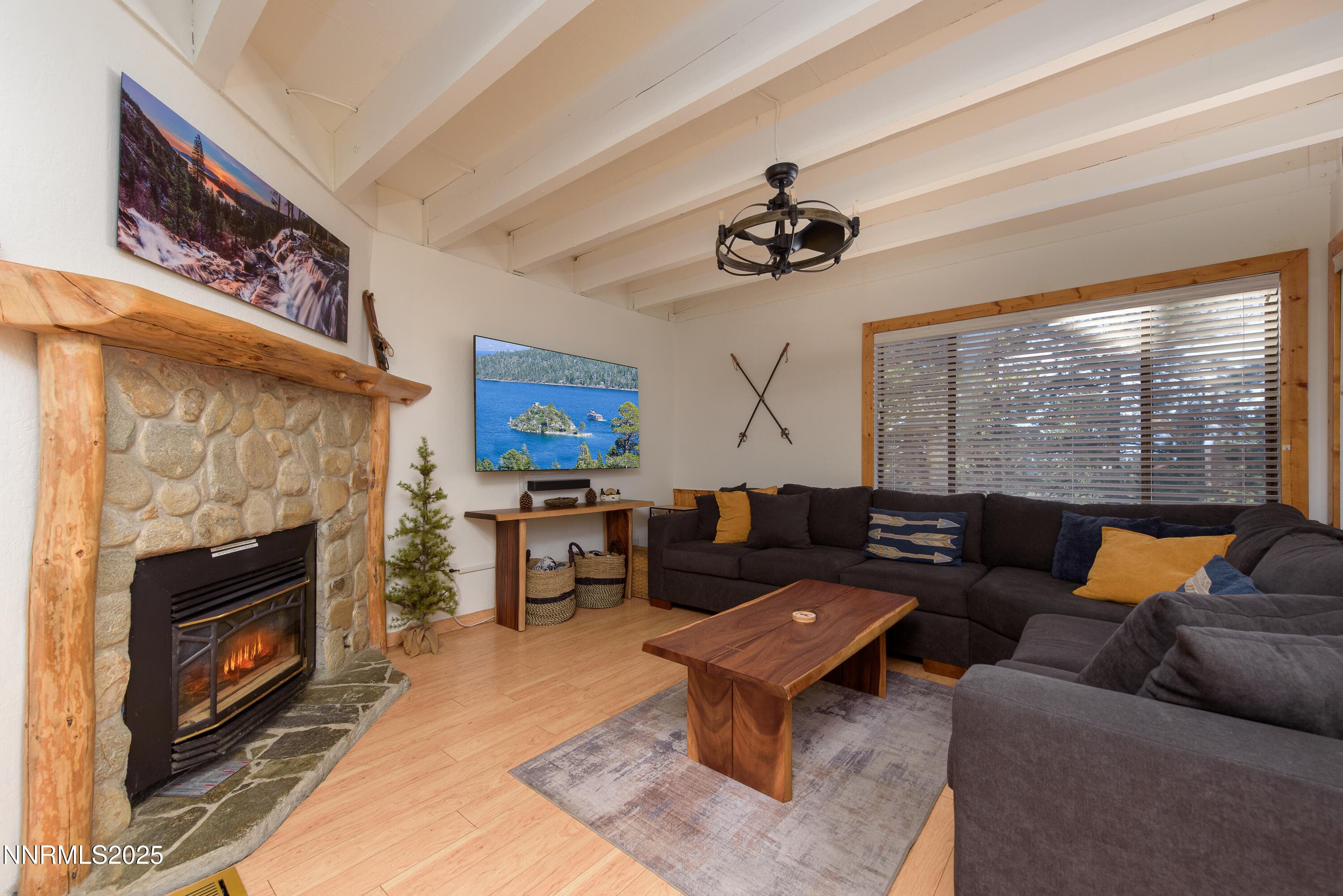 233 Clubhouse Circle — photo 1