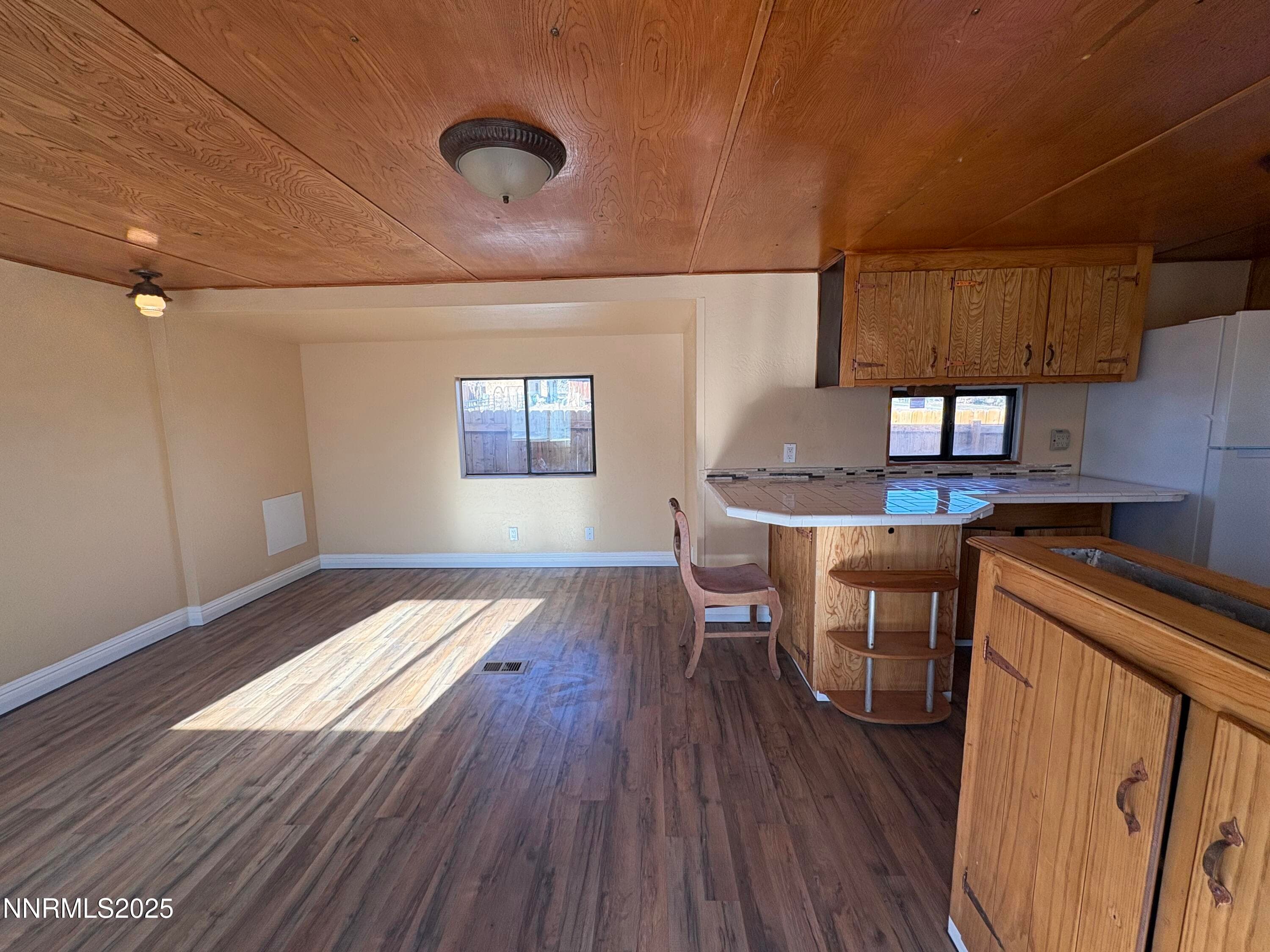 5884 Leon Dr — photo 2