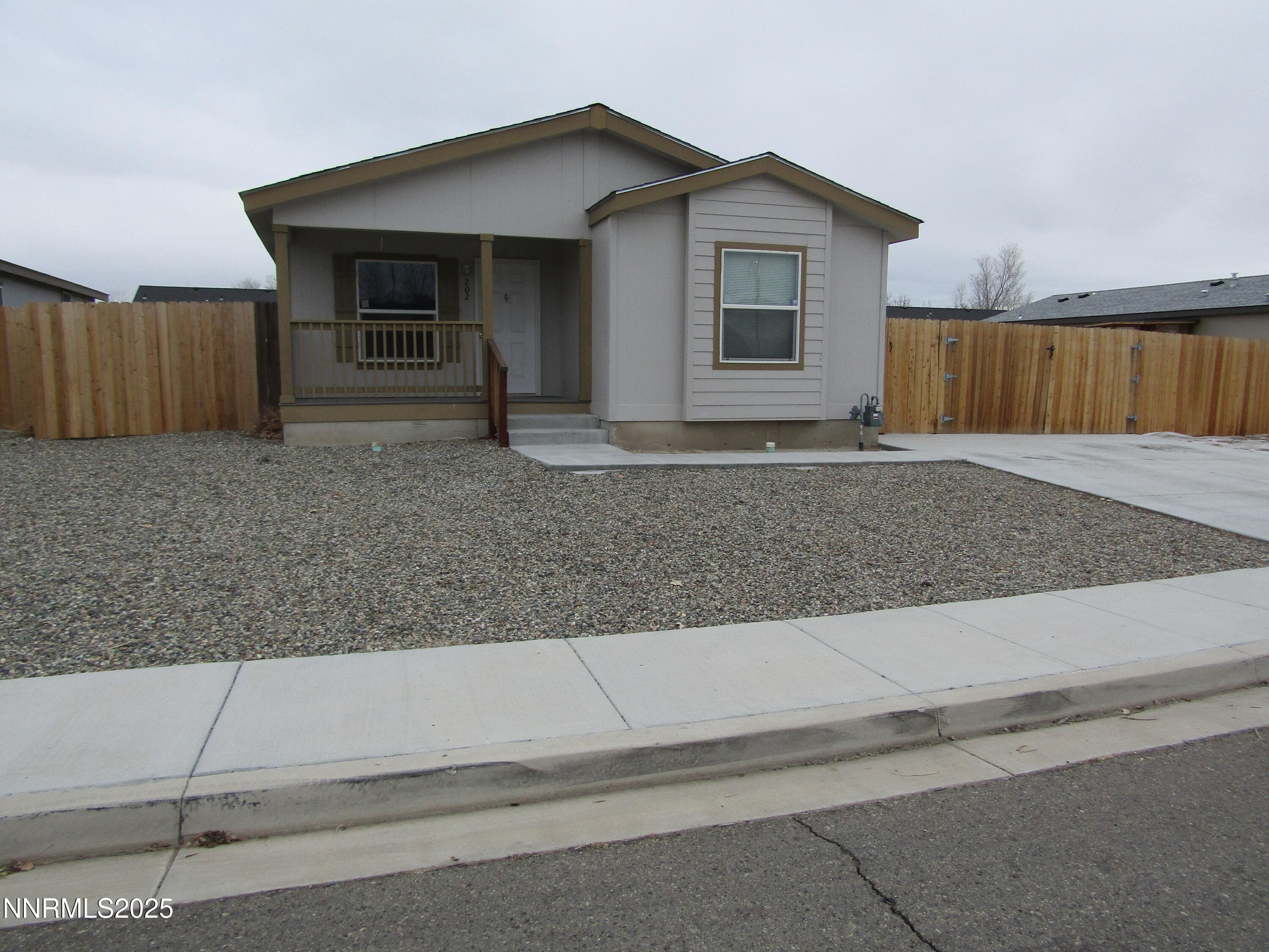 202 Quail Run Dr — photo 1
