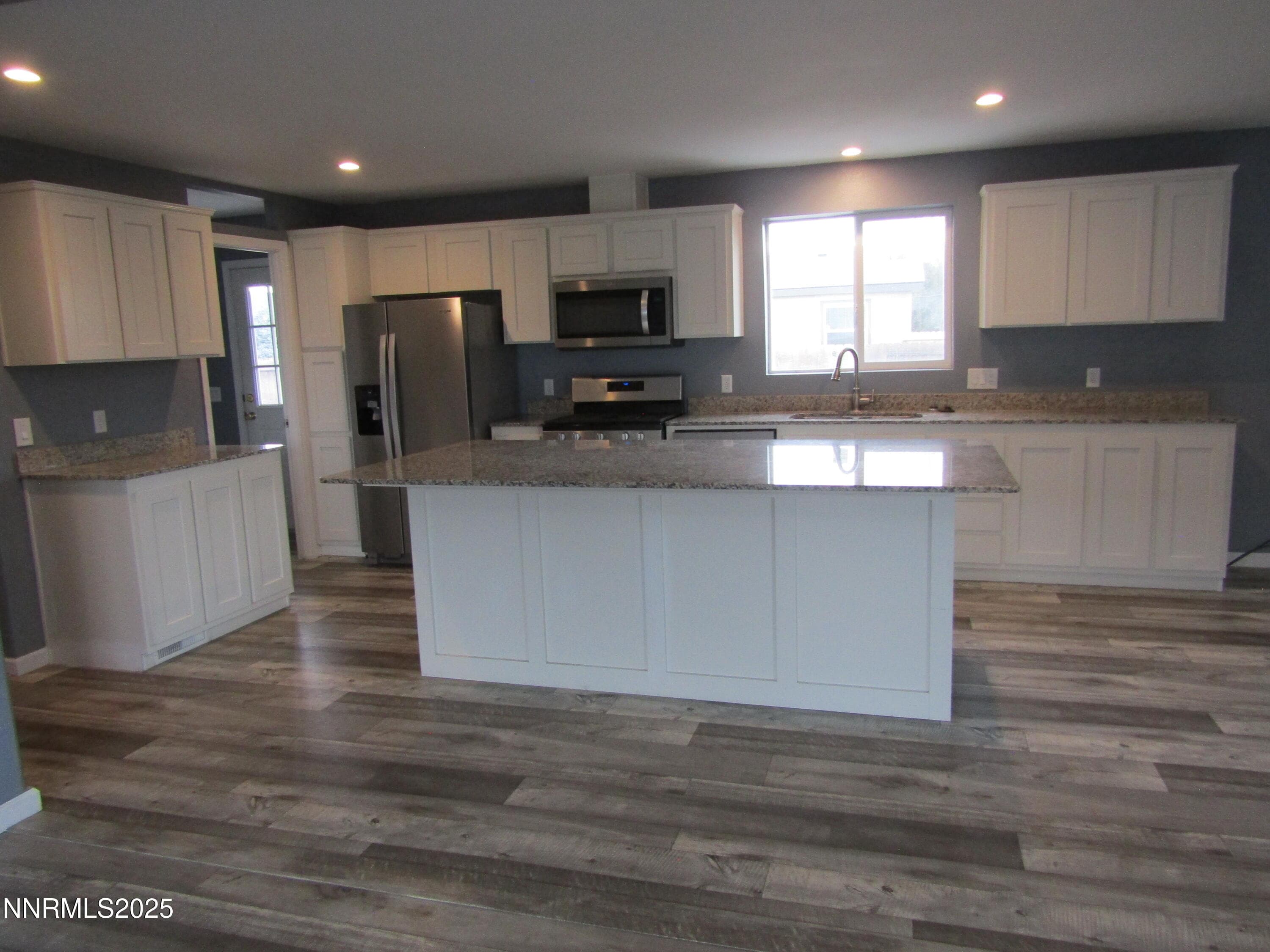 202 QUAIL RUN DR - Photo 5