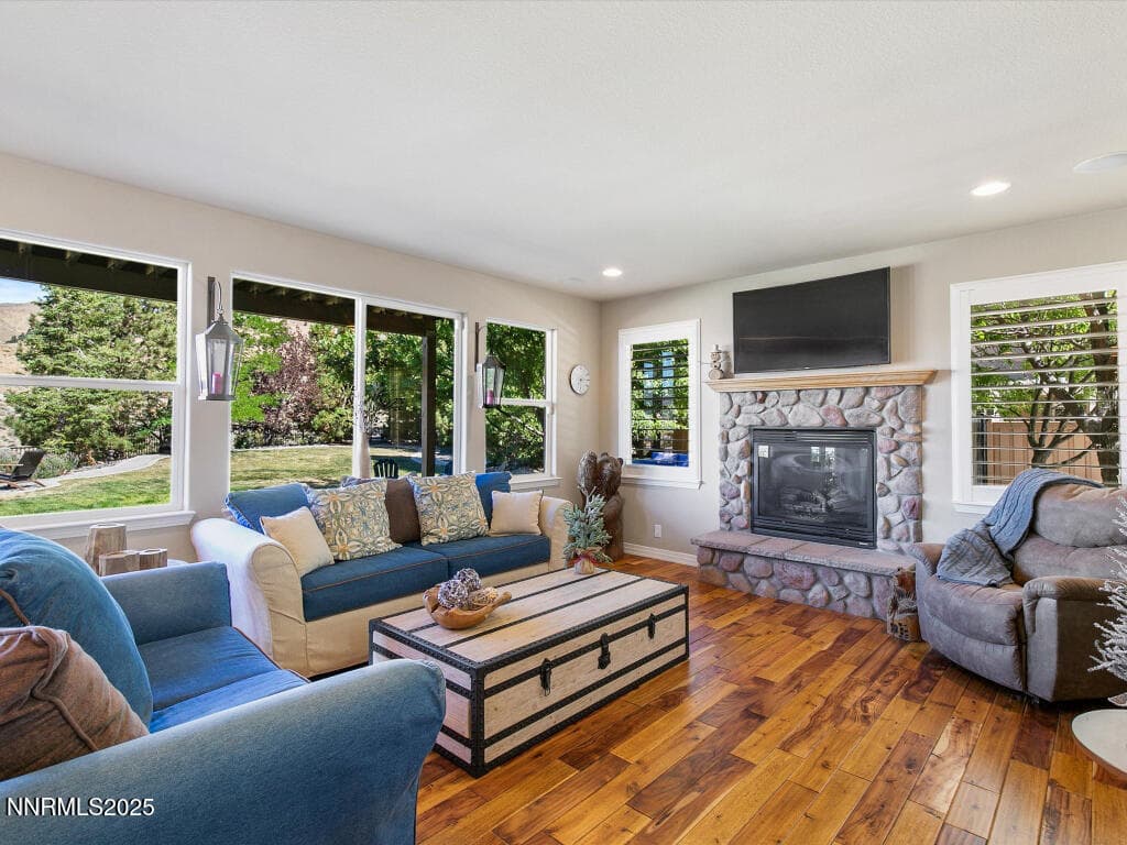 7284 Glenmore Ct — photo 2