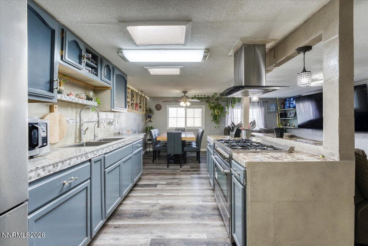 985 VILLA WAY - Photo 1