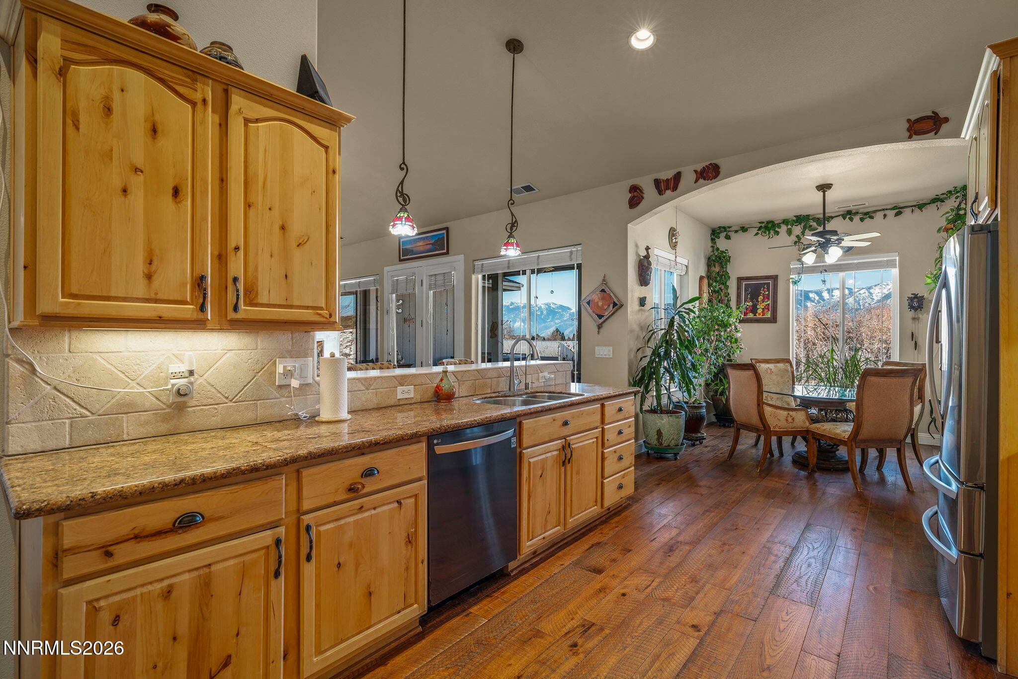 2770 GORDON AVE - Photo 3