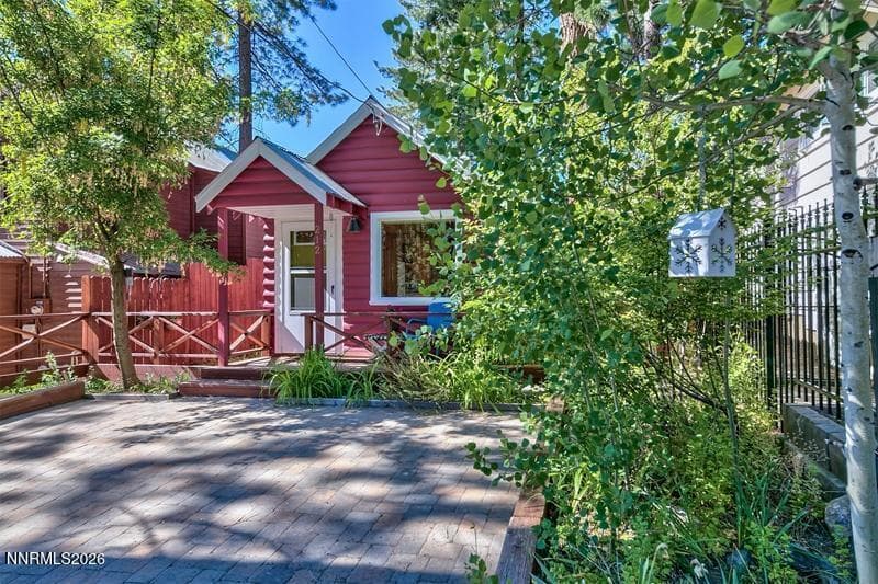 212 Lyons Ave — photo 1