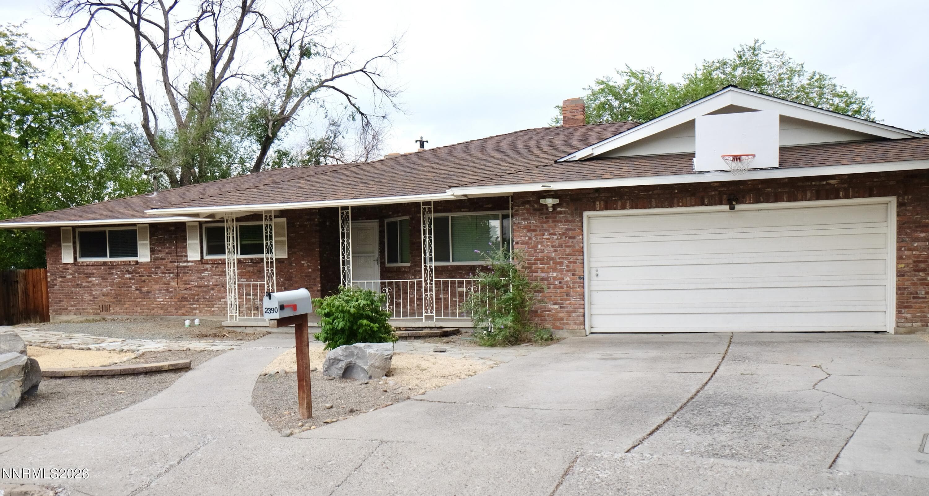 2390 Barnes Circle — photo 1