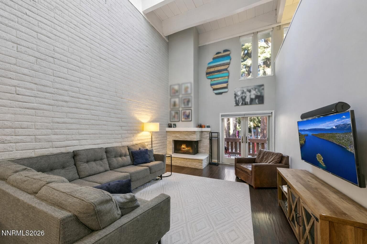 120 Country Club Dr Unit 3 — photo 2