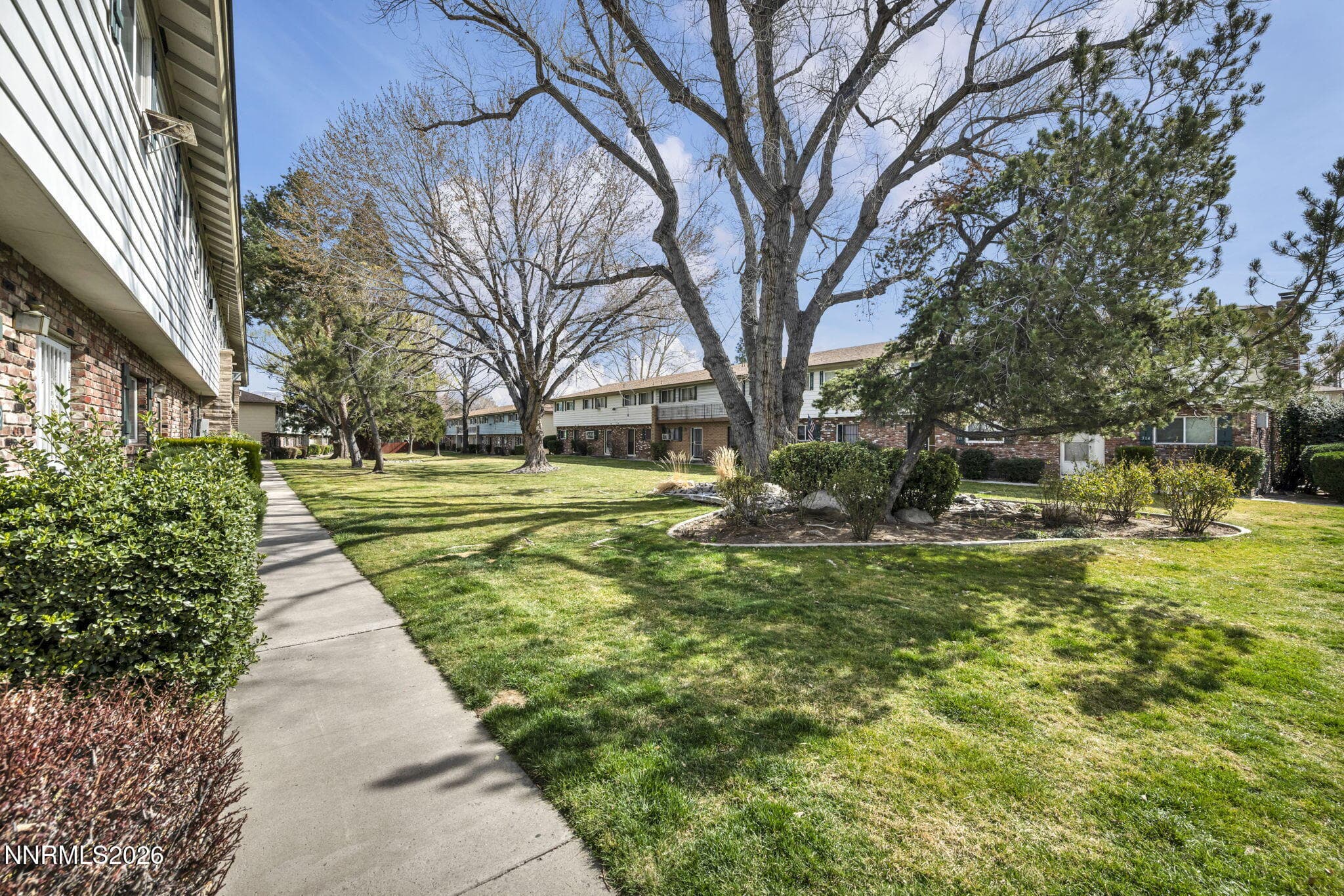 312 SMITHRIDGE PARK - Photo 2