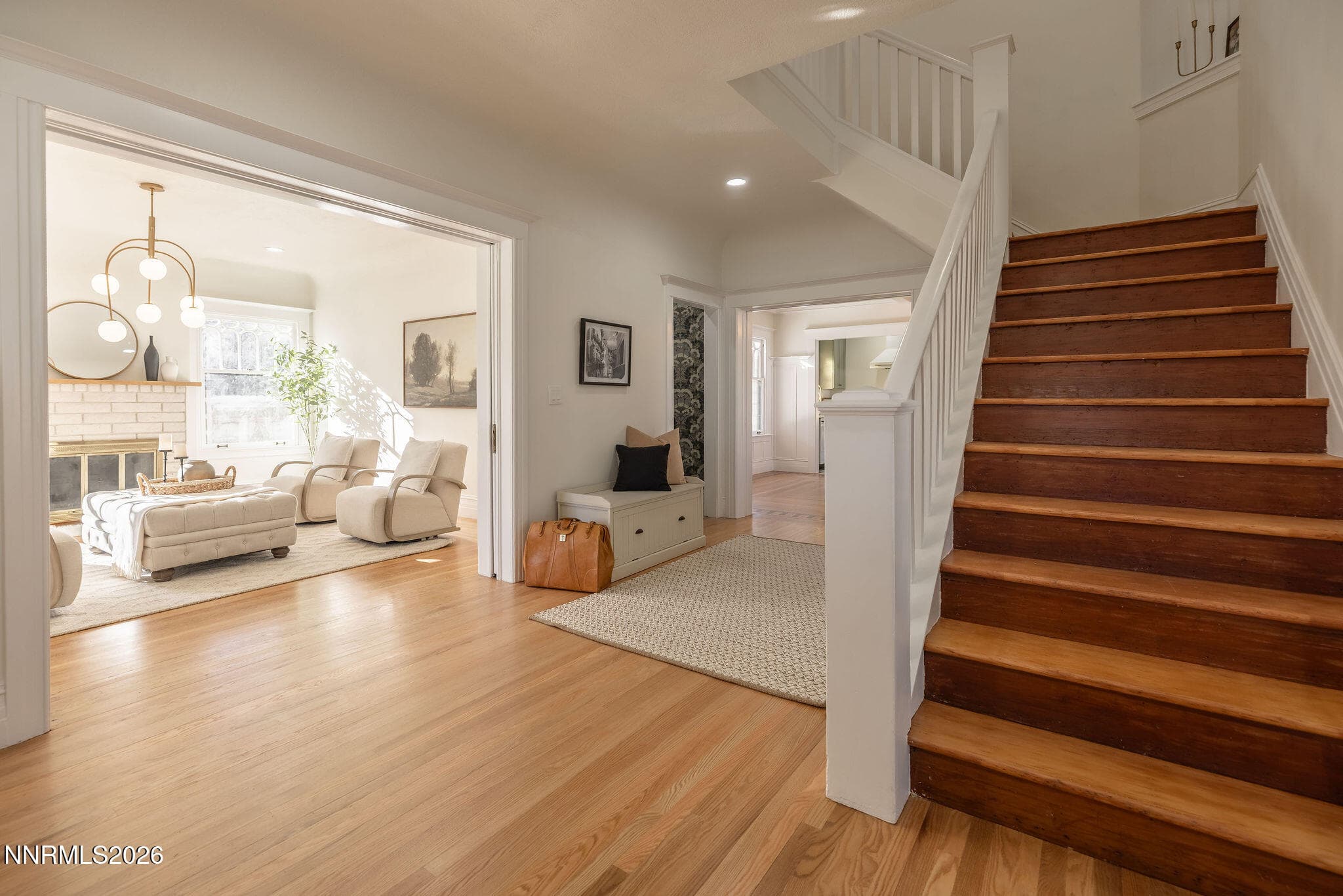 402 W Robinson St — photo 2