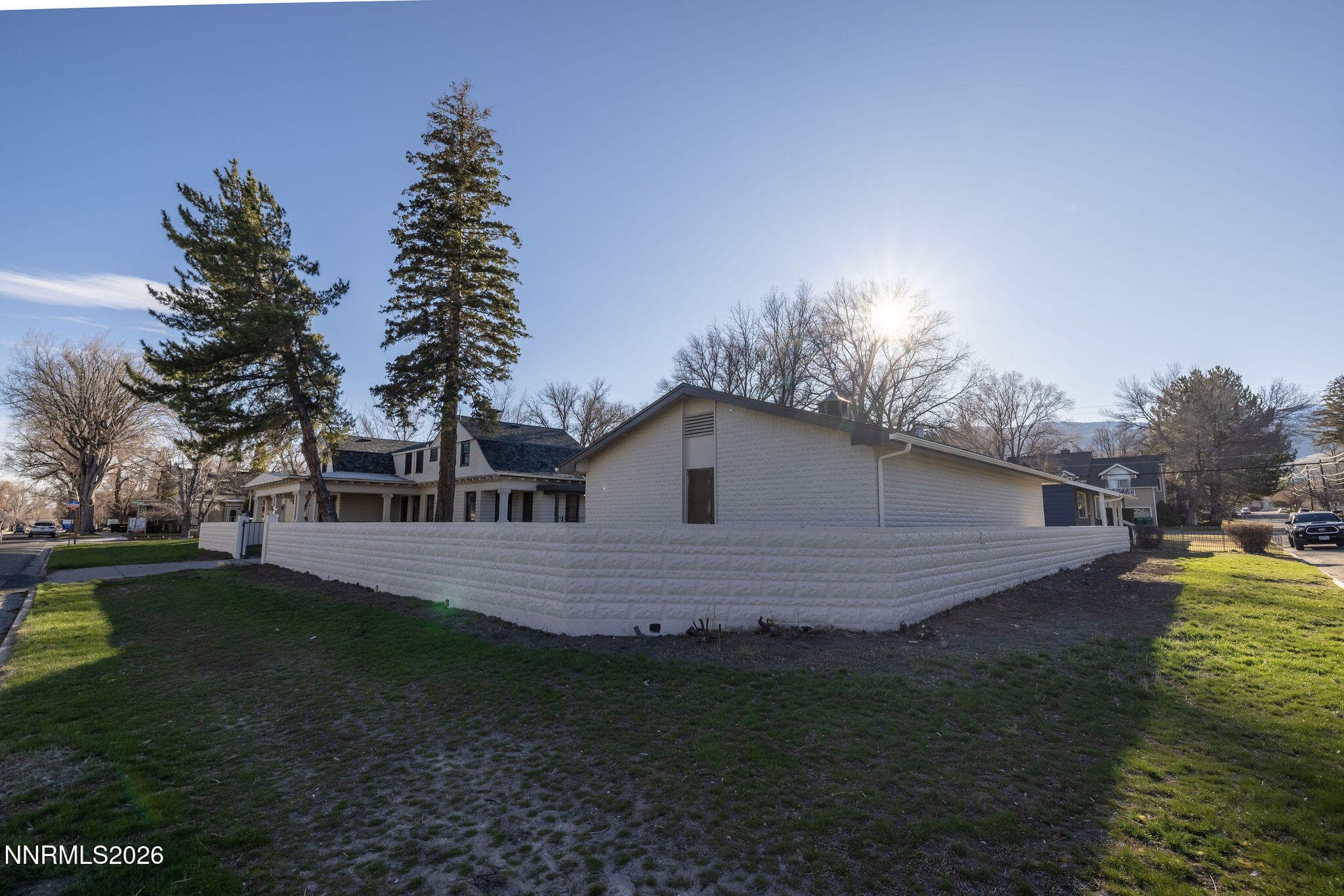402 W Robinson St — photo 52