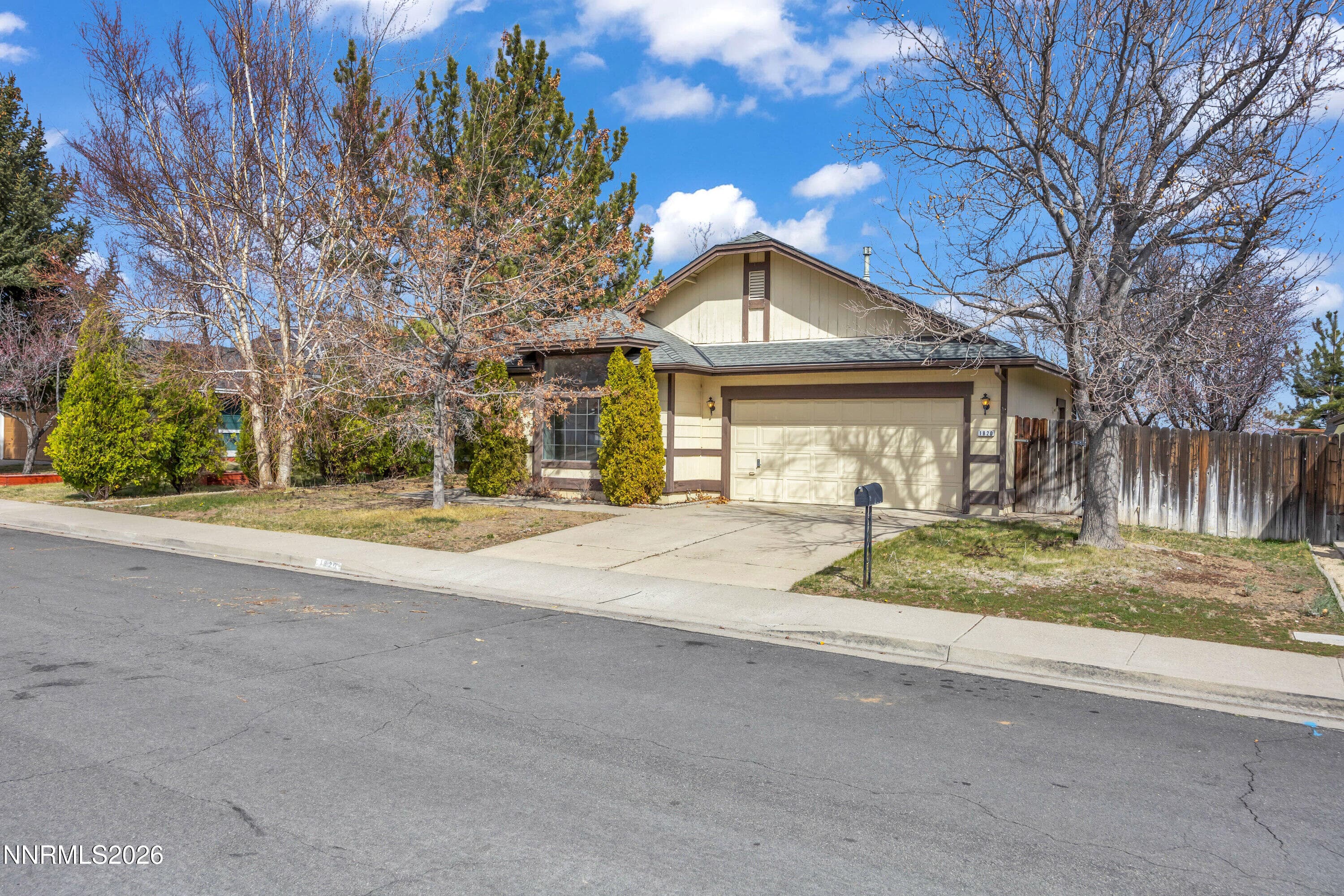 1820 Terrace Heights Ln — photo 1