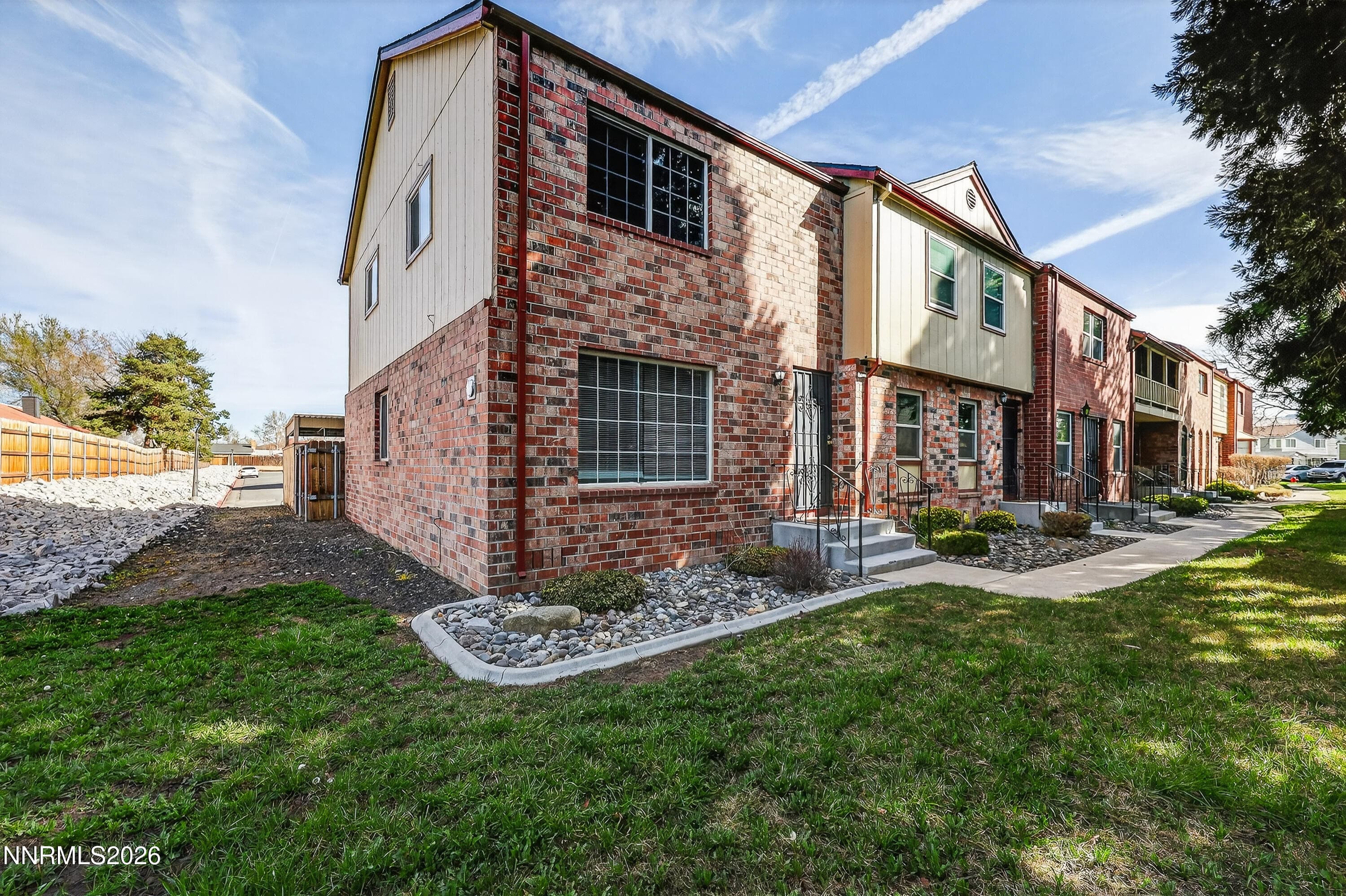 435 PINE MEADOWS DR - Photo 2