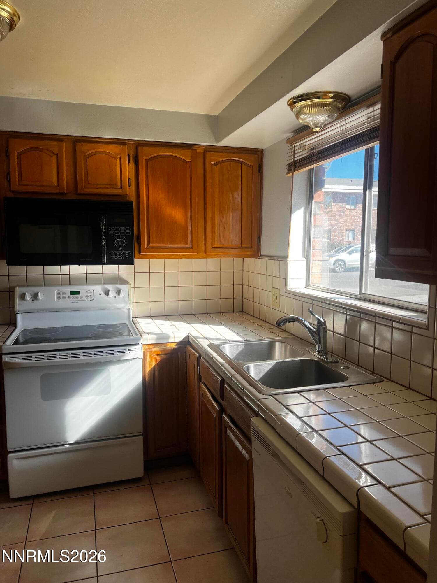 1331 ASHBY CT - Photo 5