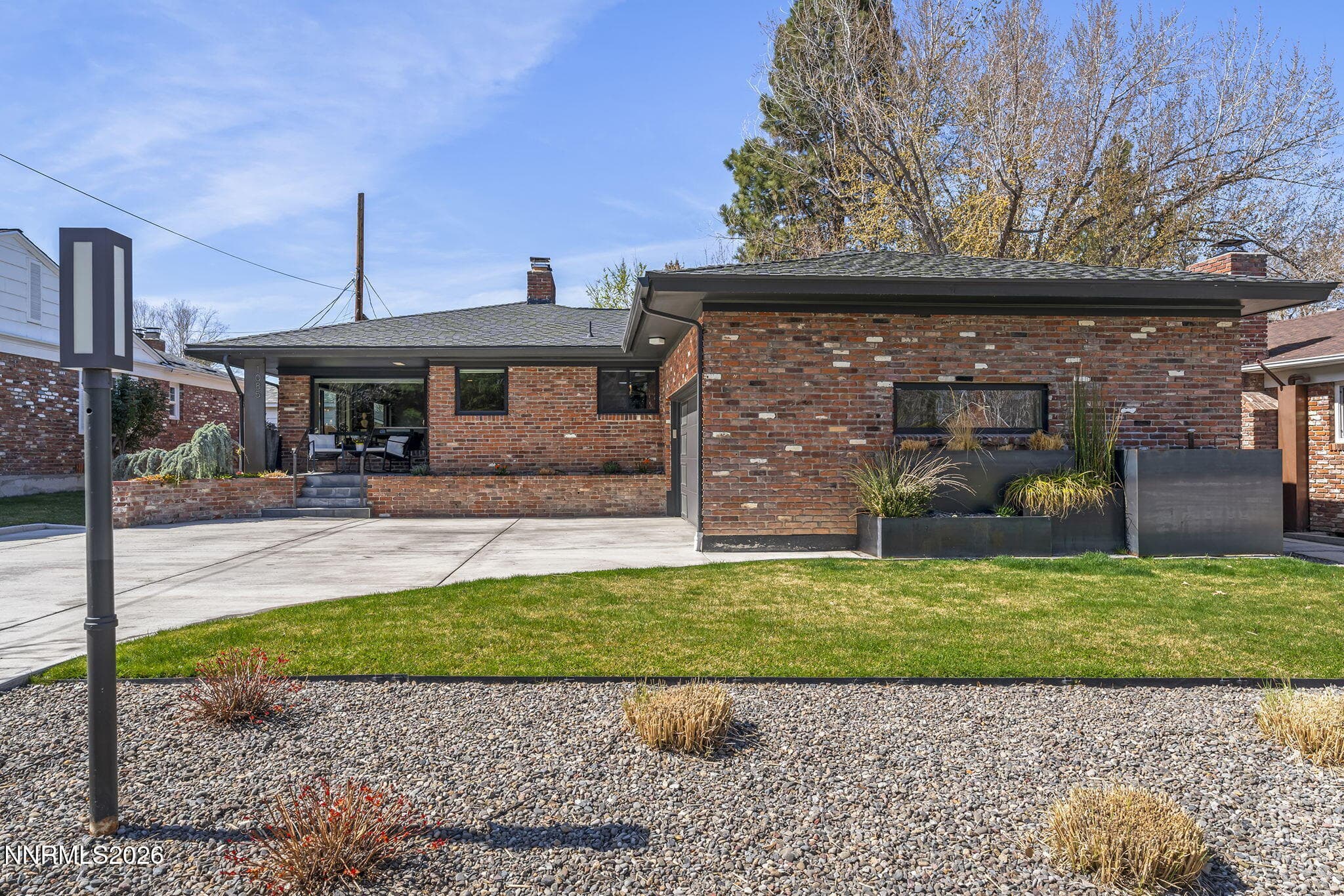 1085 Sharon Way — photo 1