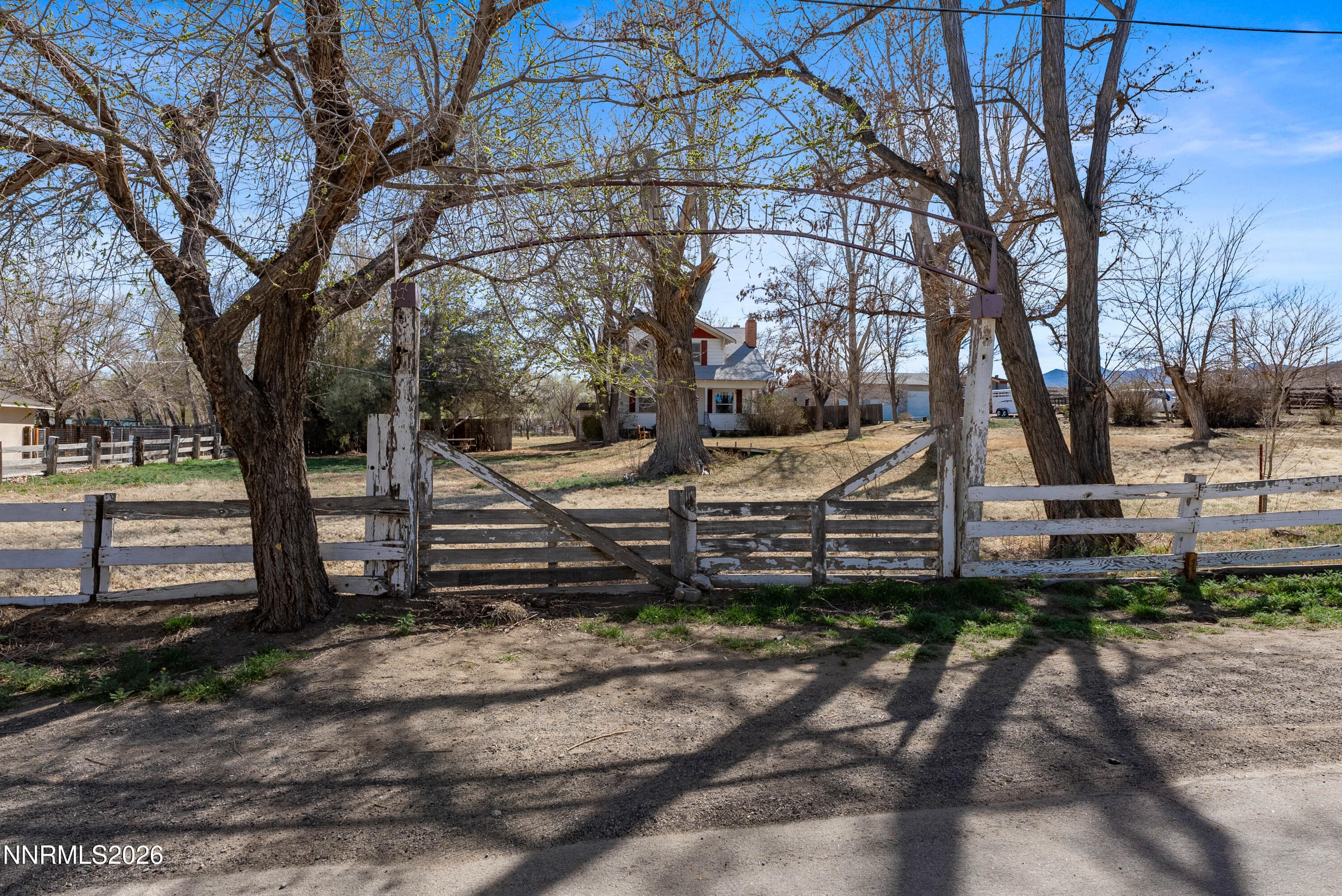 1185 Truckee Ln — photo 2