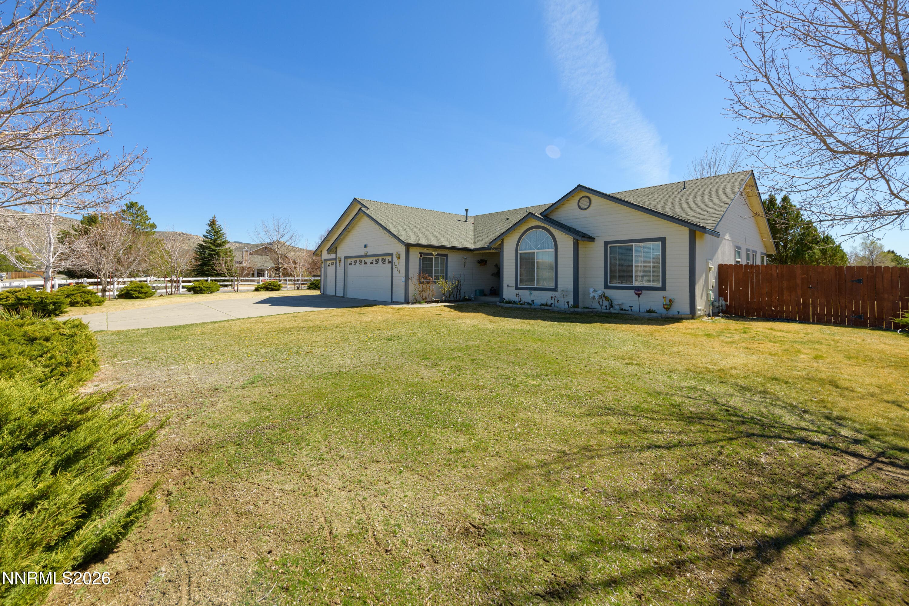 1239 E Appion Way — photo 2