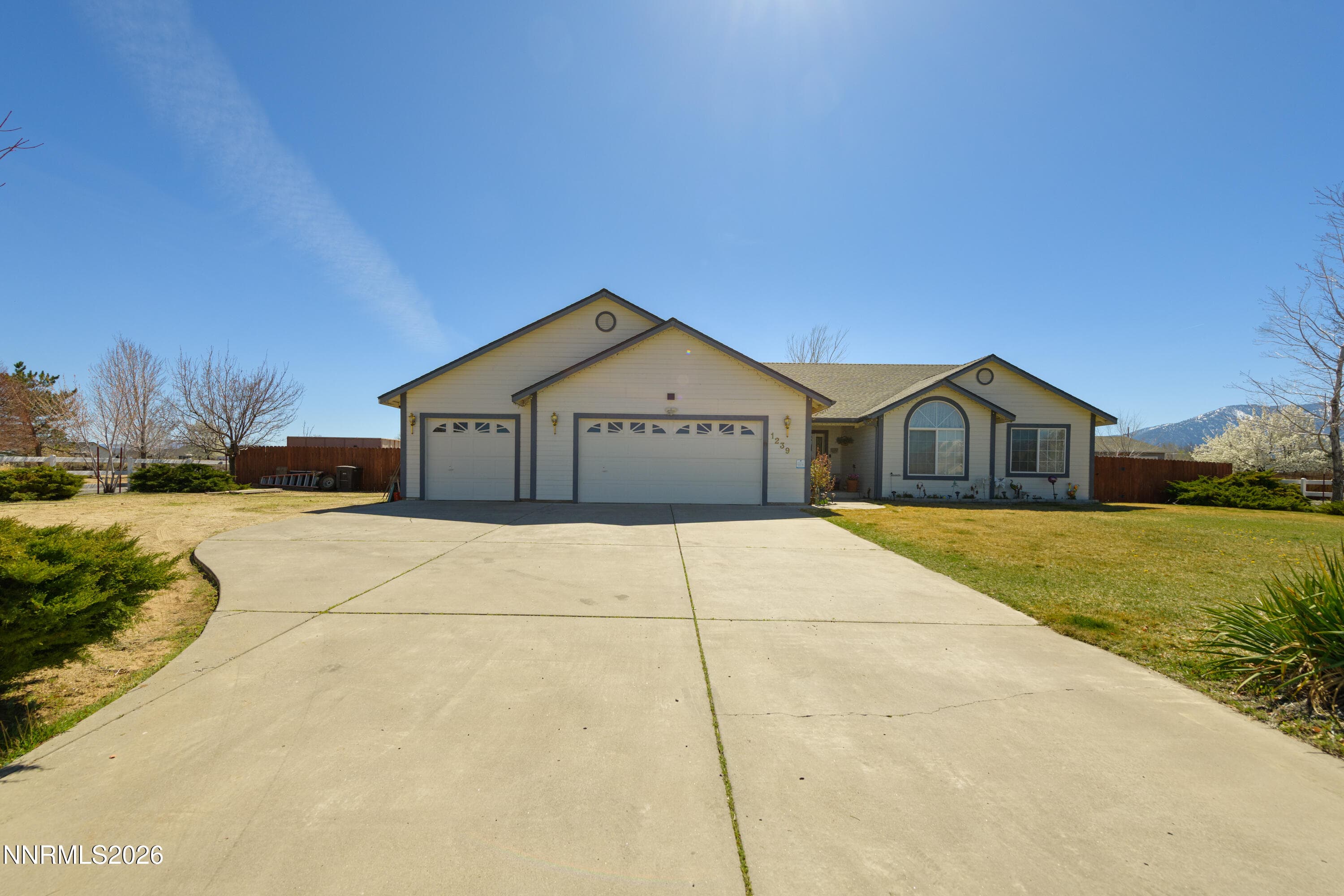 1239 E Appion Way — photo 1
