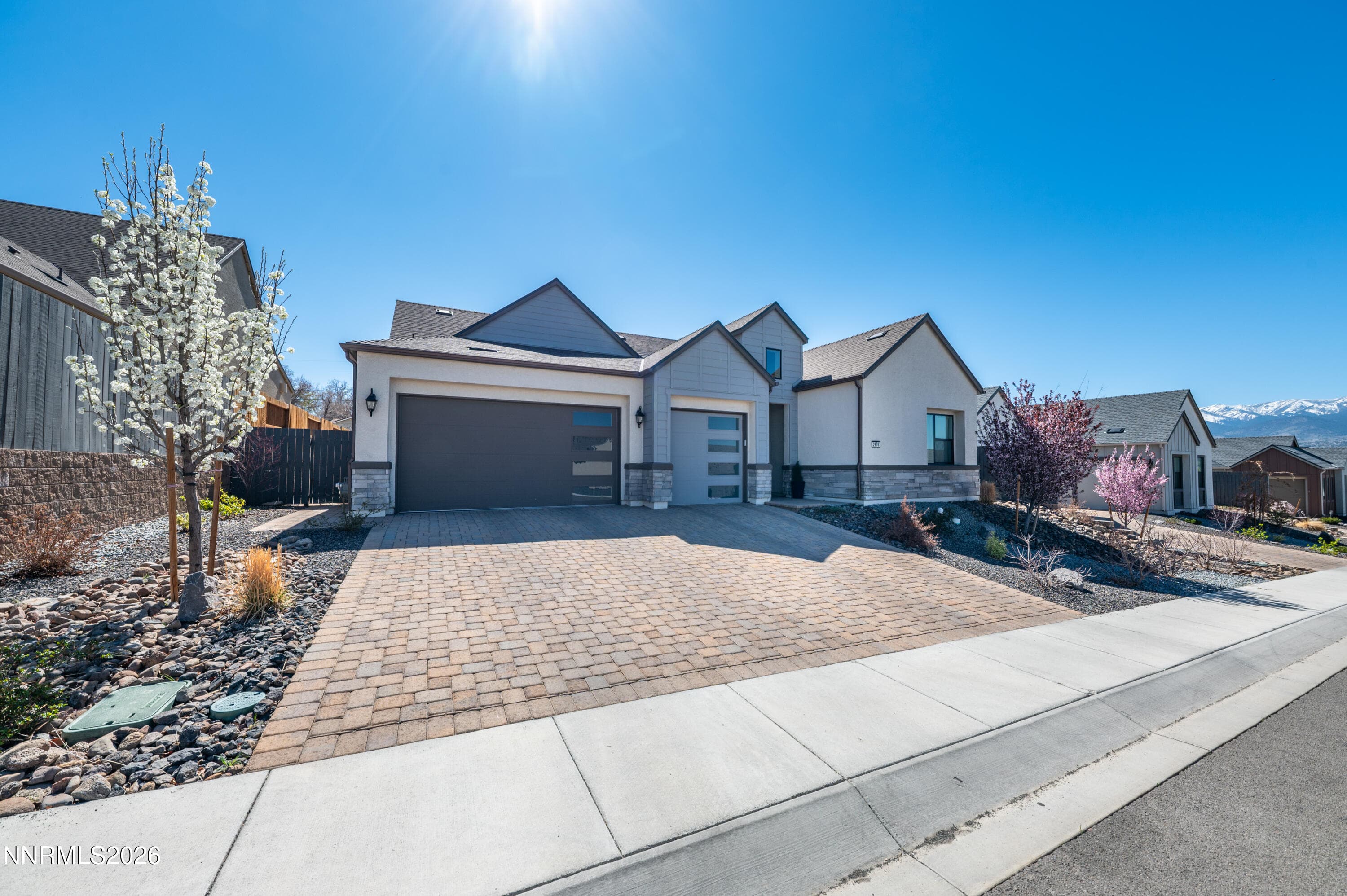 2978 Saddle Peak Dr — photo 2