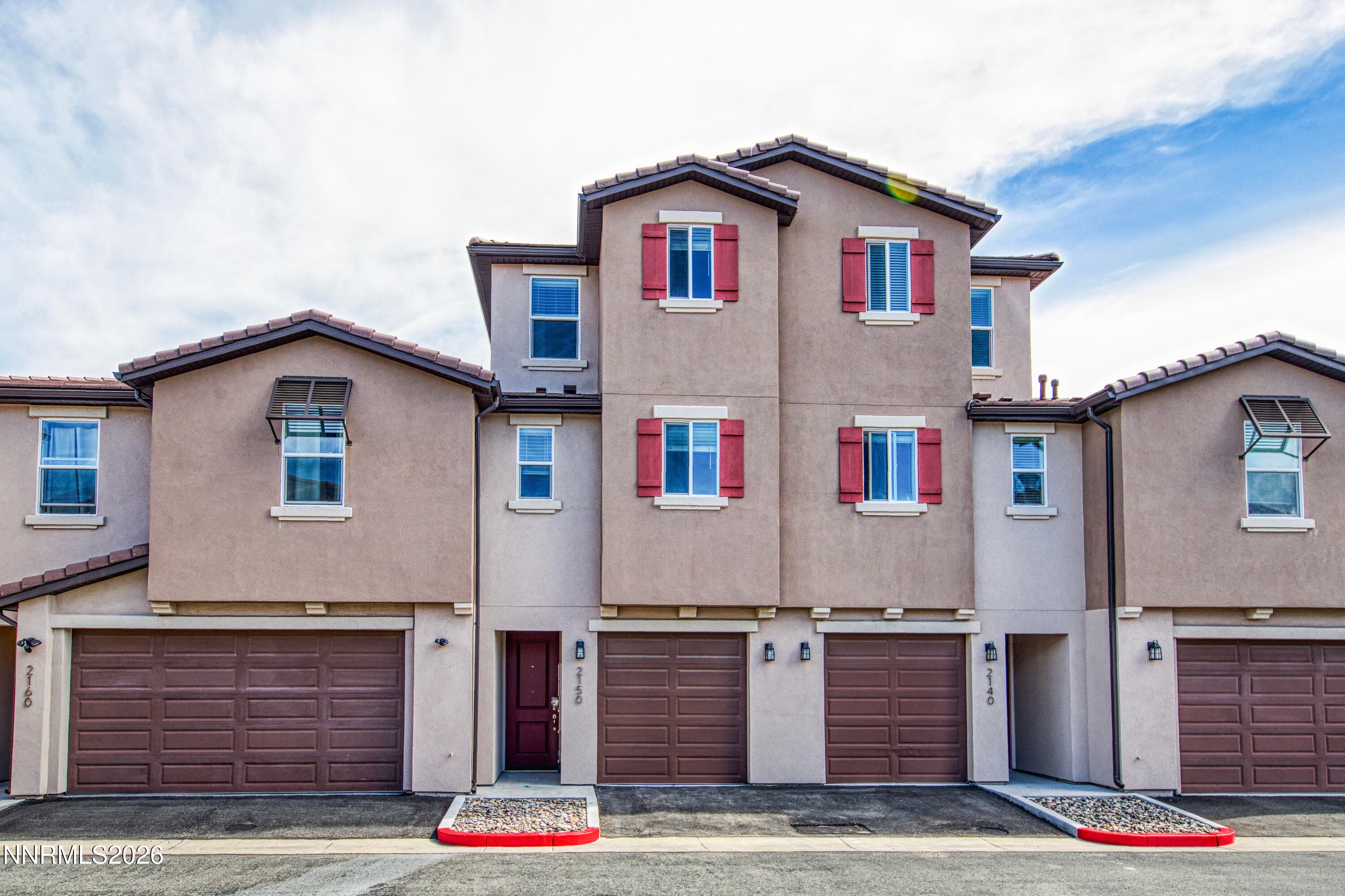 2150 Altamira Dr — photo 2