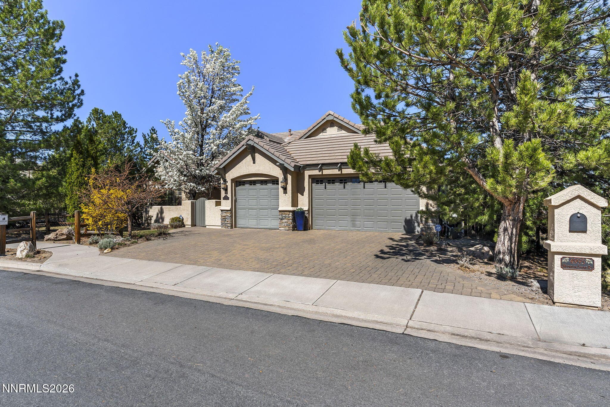 4995 Mountainshyre Rd — photo 2