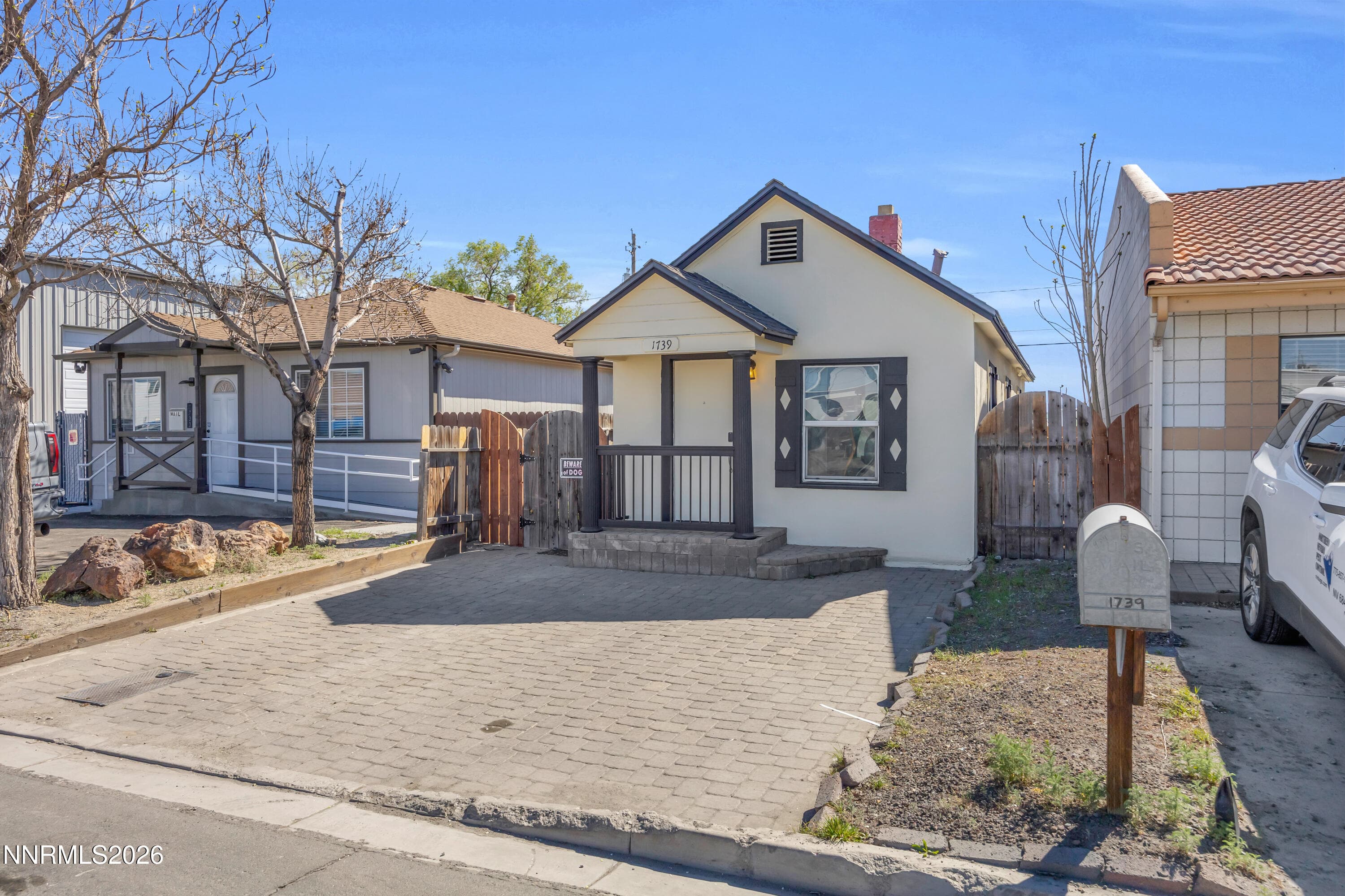 1739 HYMER AVE - Photo 2