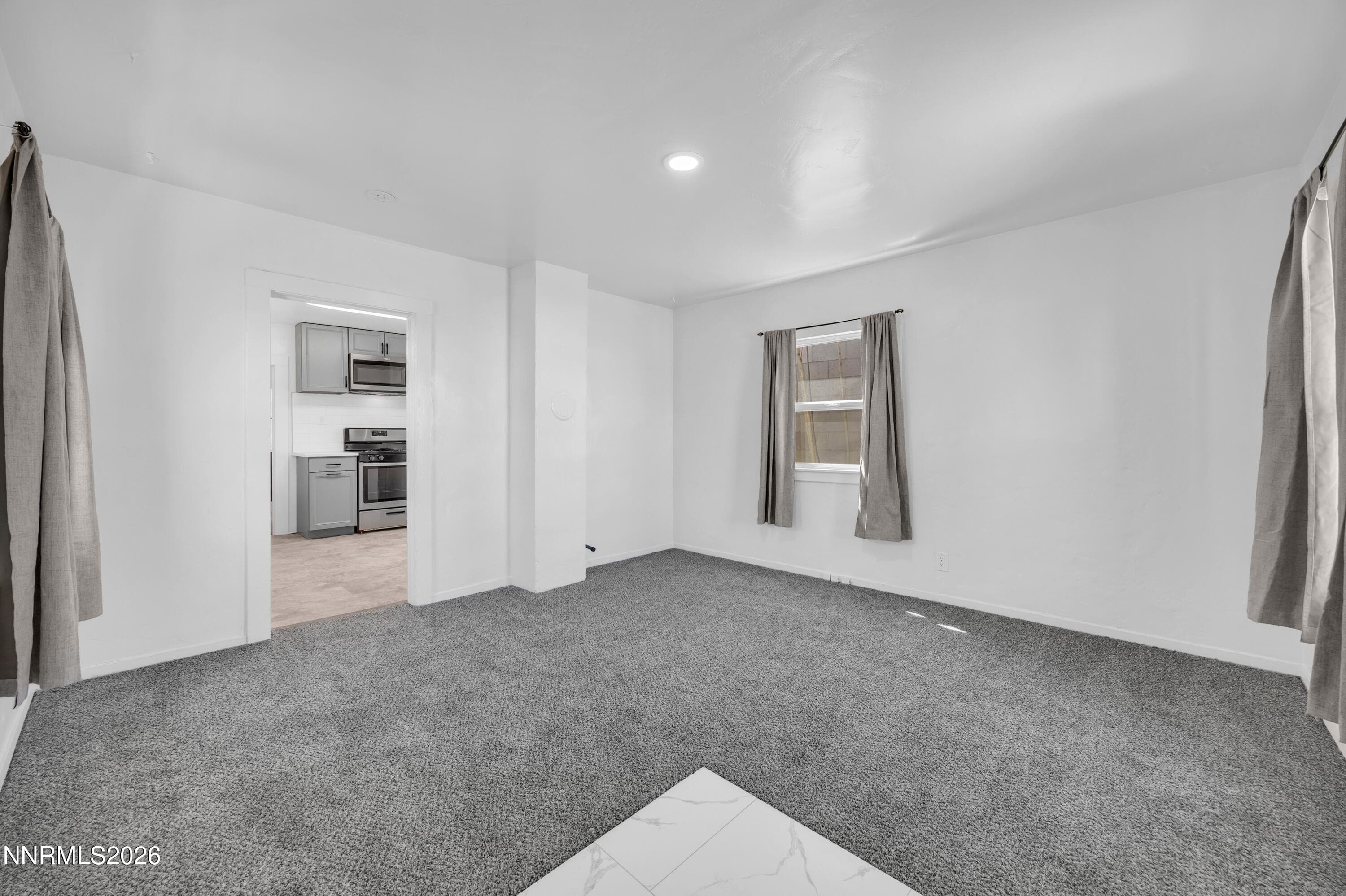 1739 HYMER AVE - Photo 4
