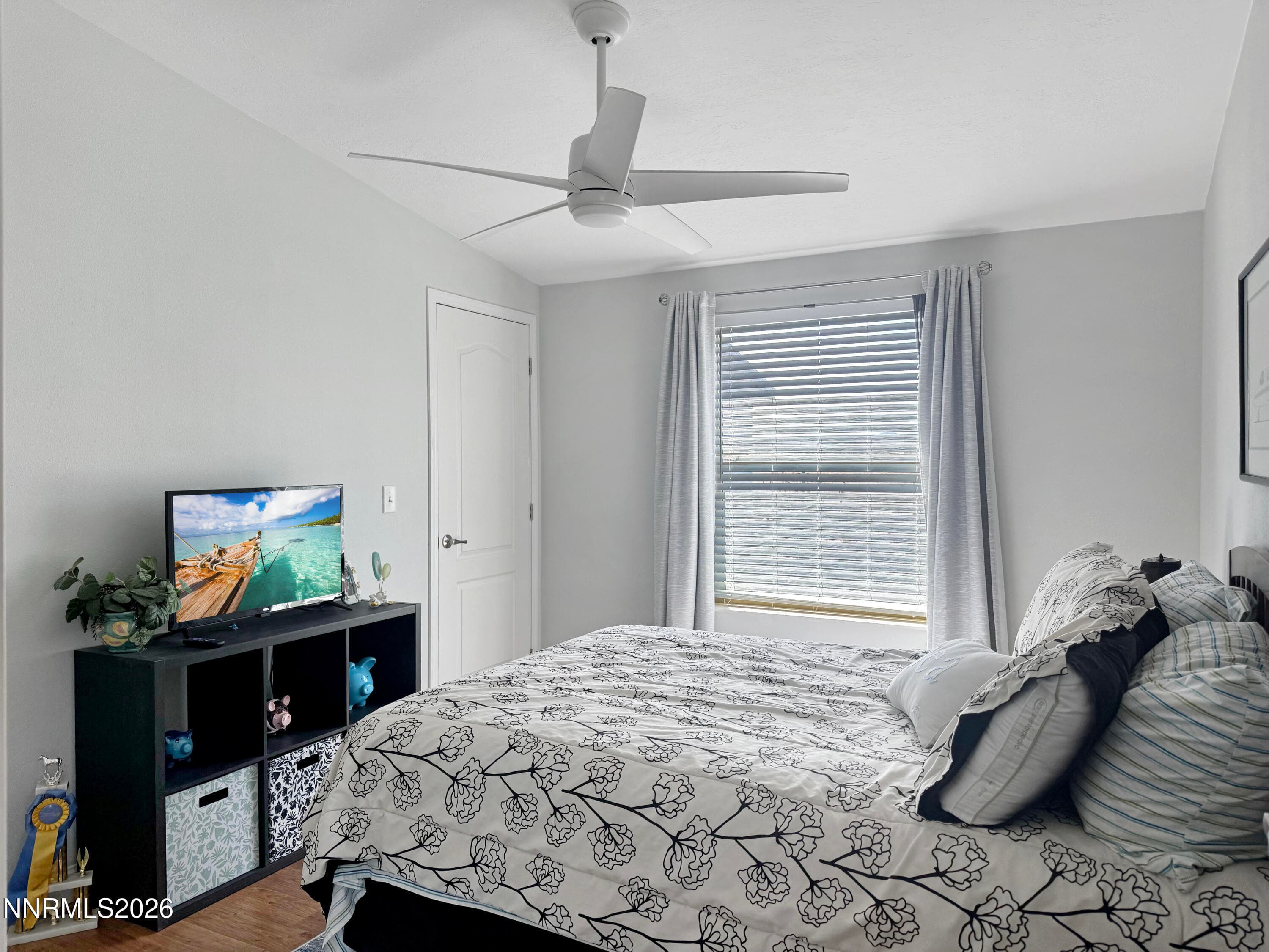560 SIXTH ST - Photo 5