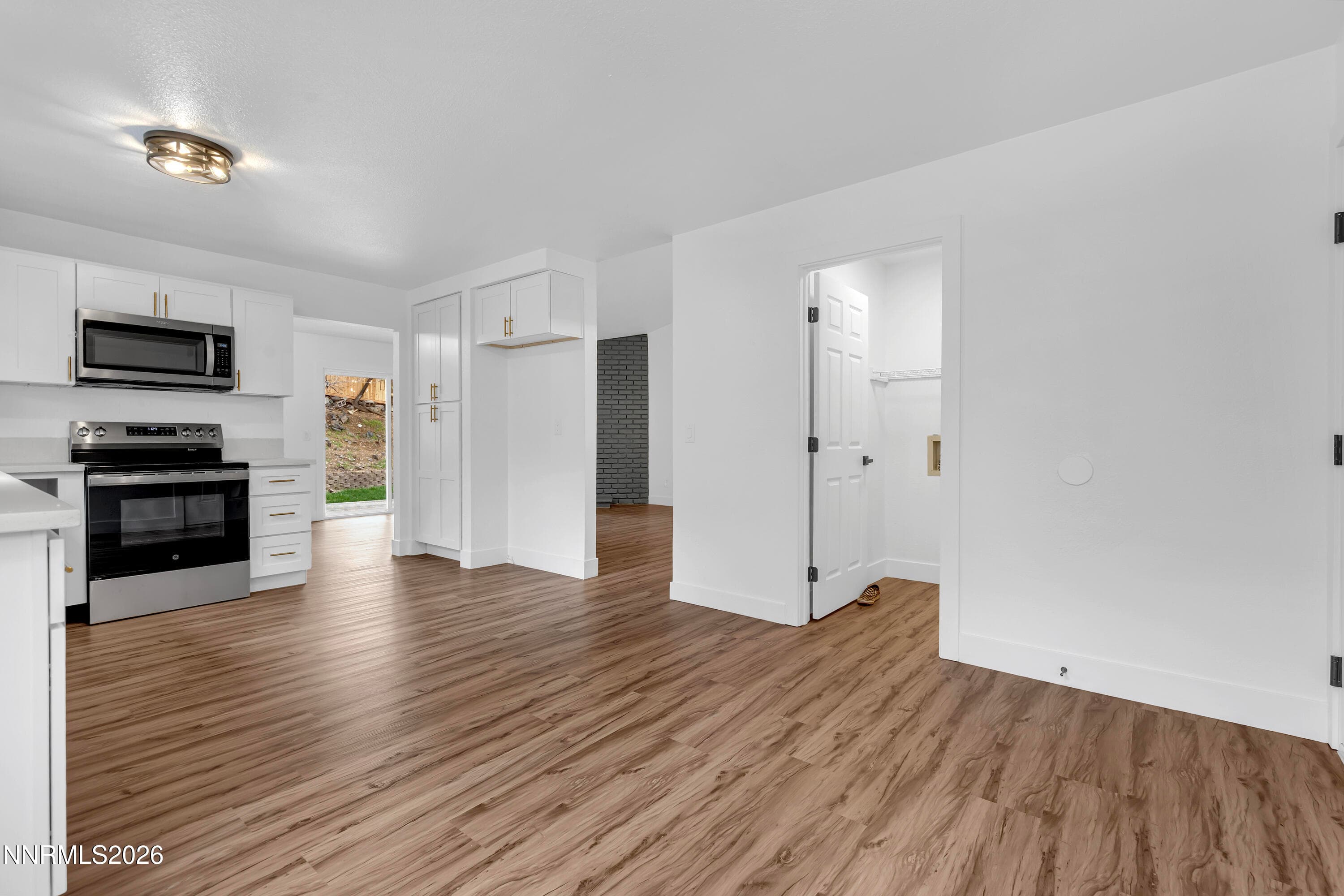 3425 Scottsdale Rd — photo 2