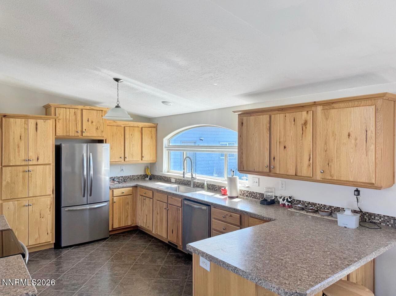 560 SIXTH ST - Photo 4