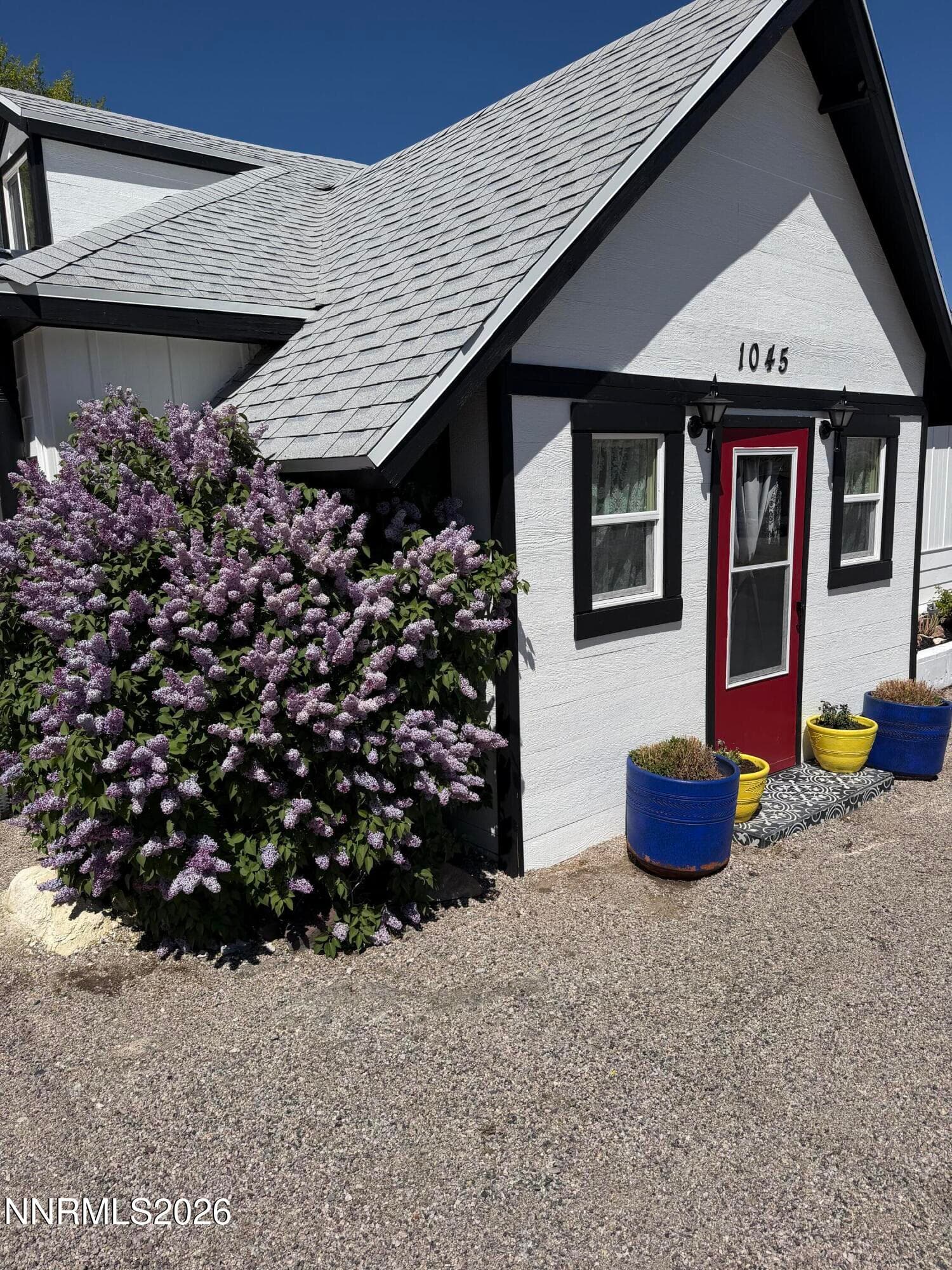 1045 Tonopah Ave — photo 2