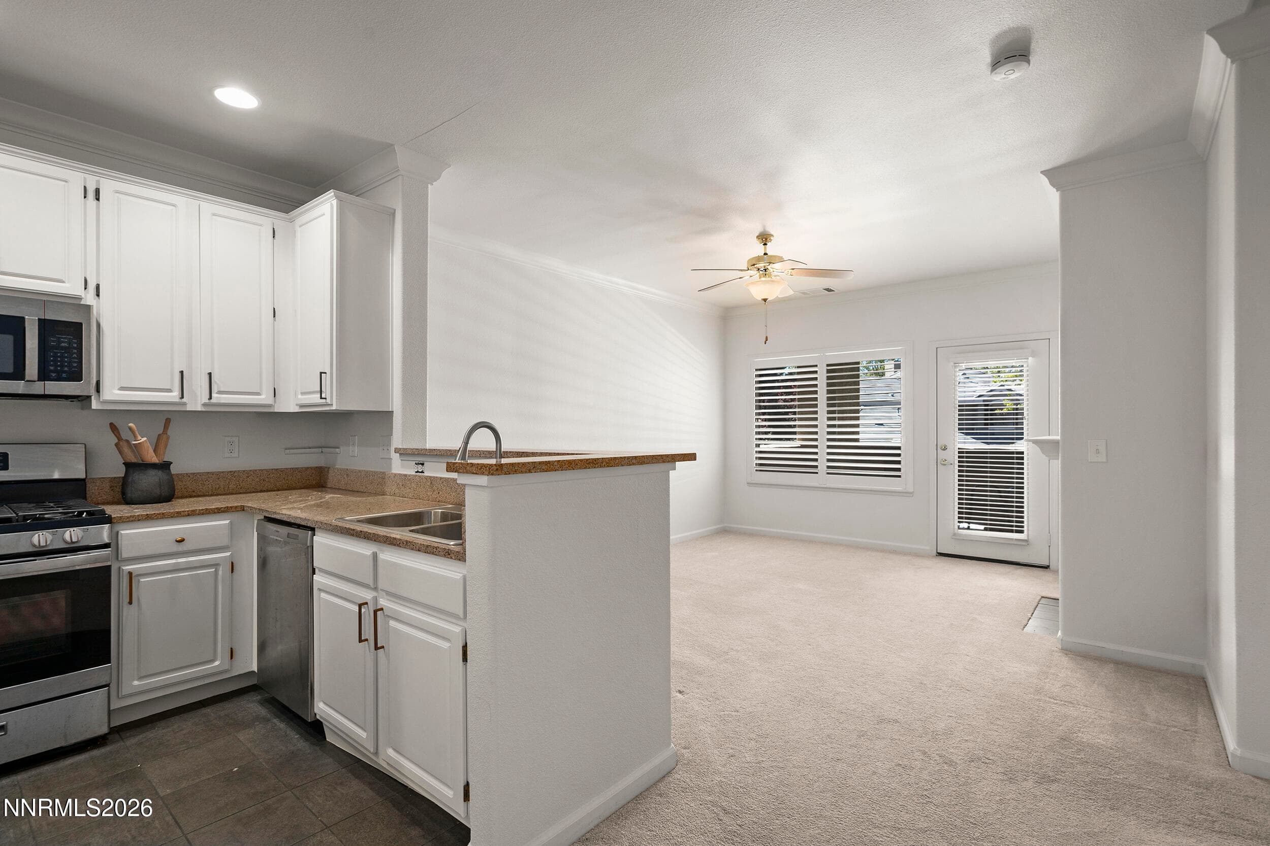 900 SOUTH MEADOWS PARKWAY - Photo 5