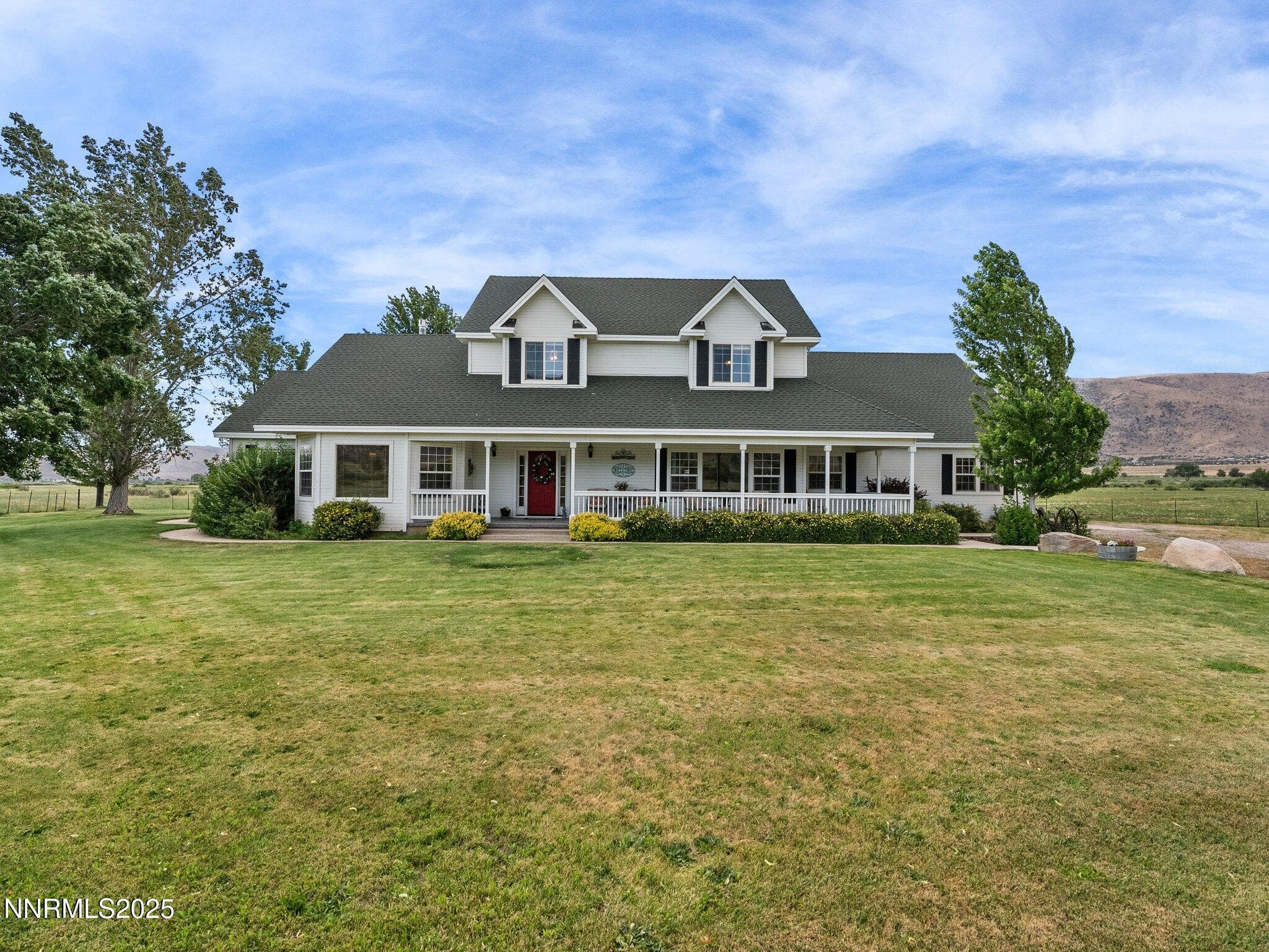 801 Larson Ln — photo 1