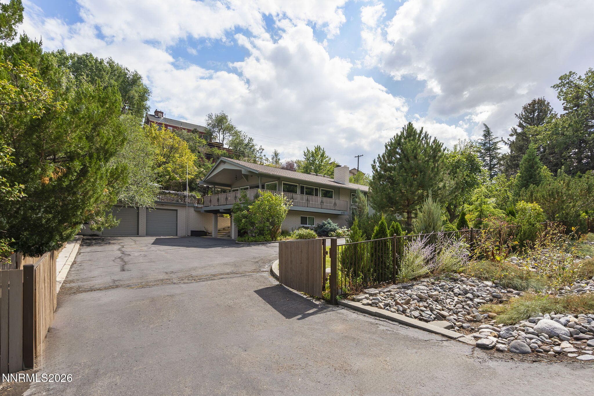 2070 Driscoll Dr — photo 2