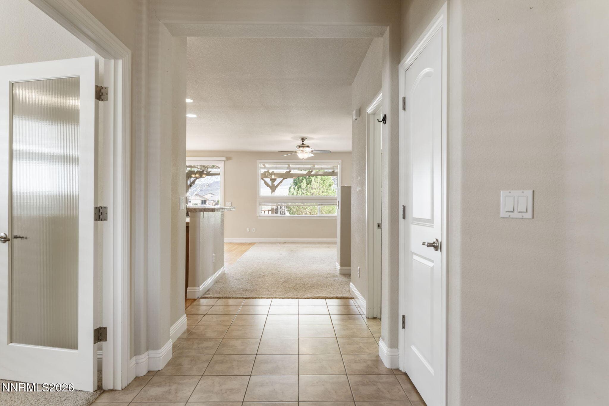 913 Lakeview Dr — photo 2
