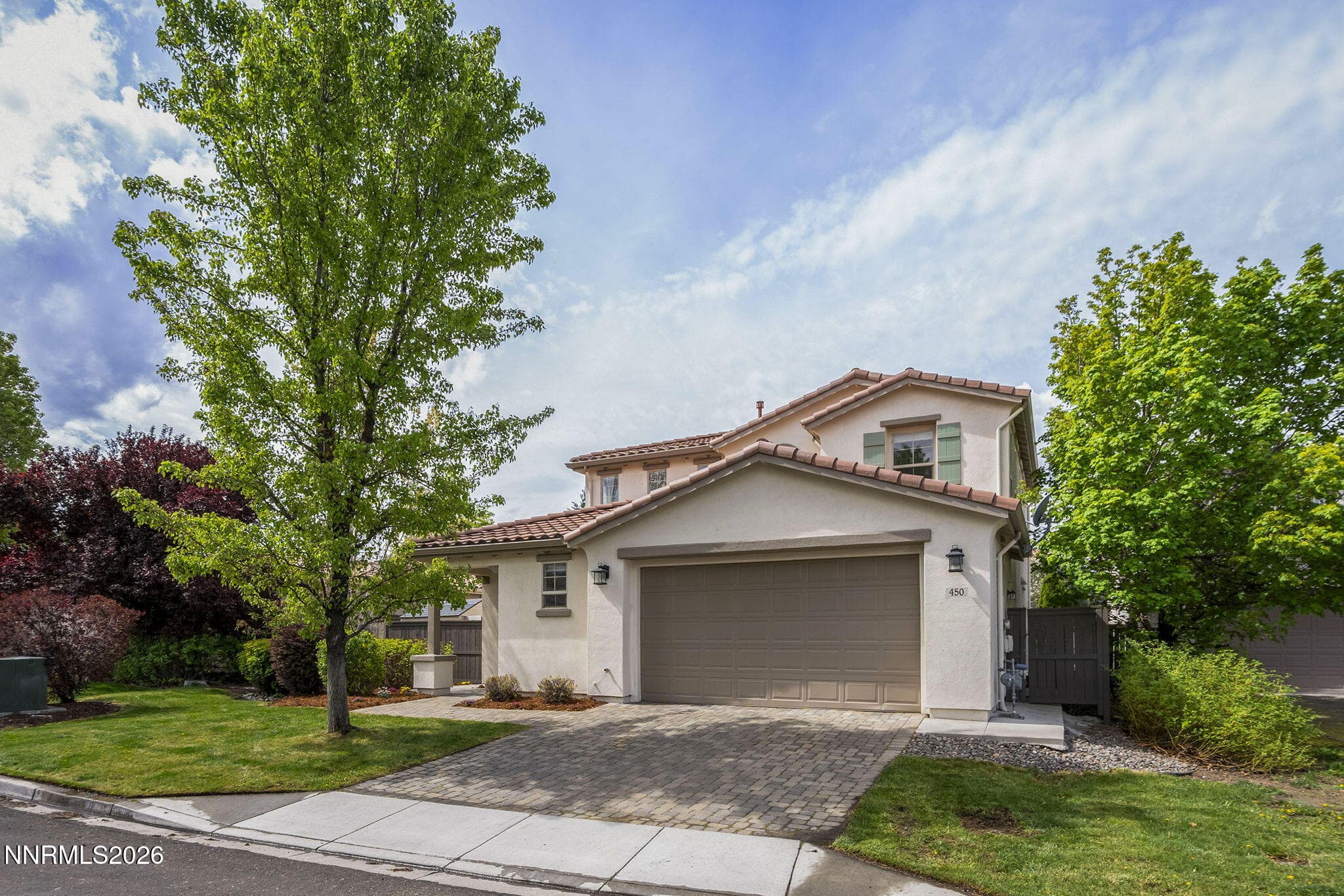 450 Roseben Ct — photo 1