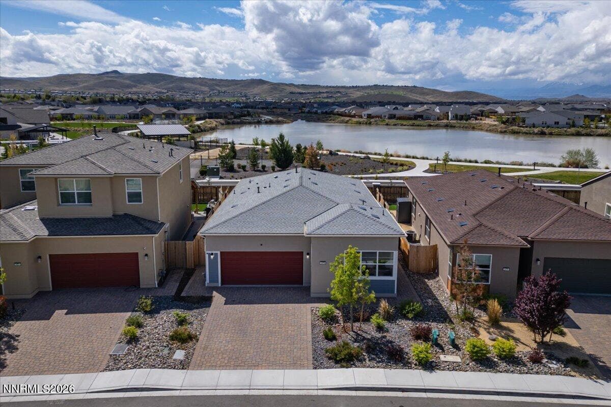 2415 Metolius Dr — photo 2