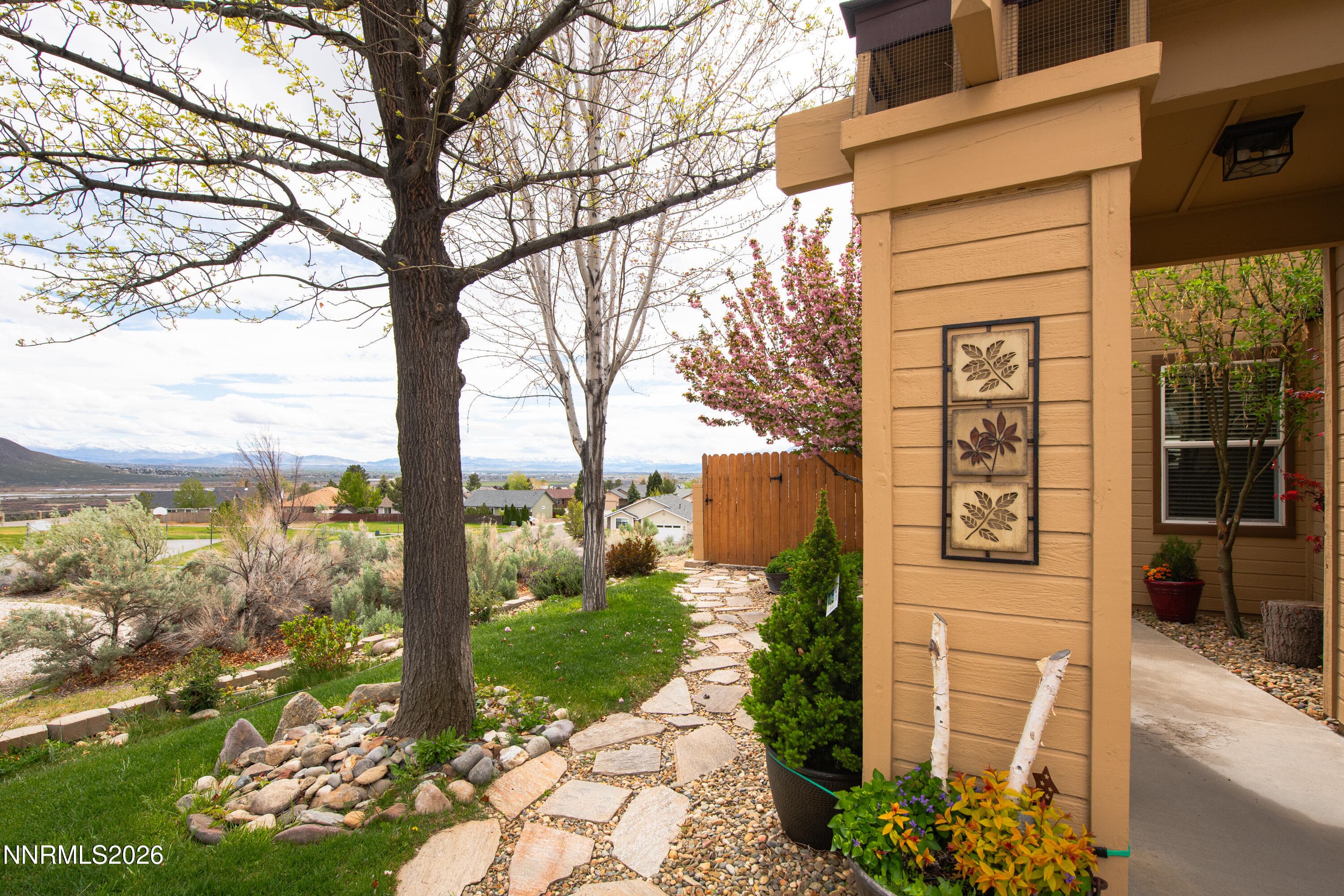 1039 Mica Dr — photo 2